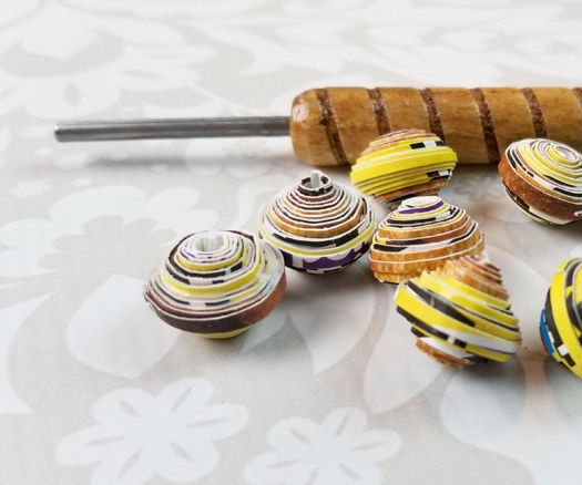 How to Roll Paper Beads With Recycled Paper
