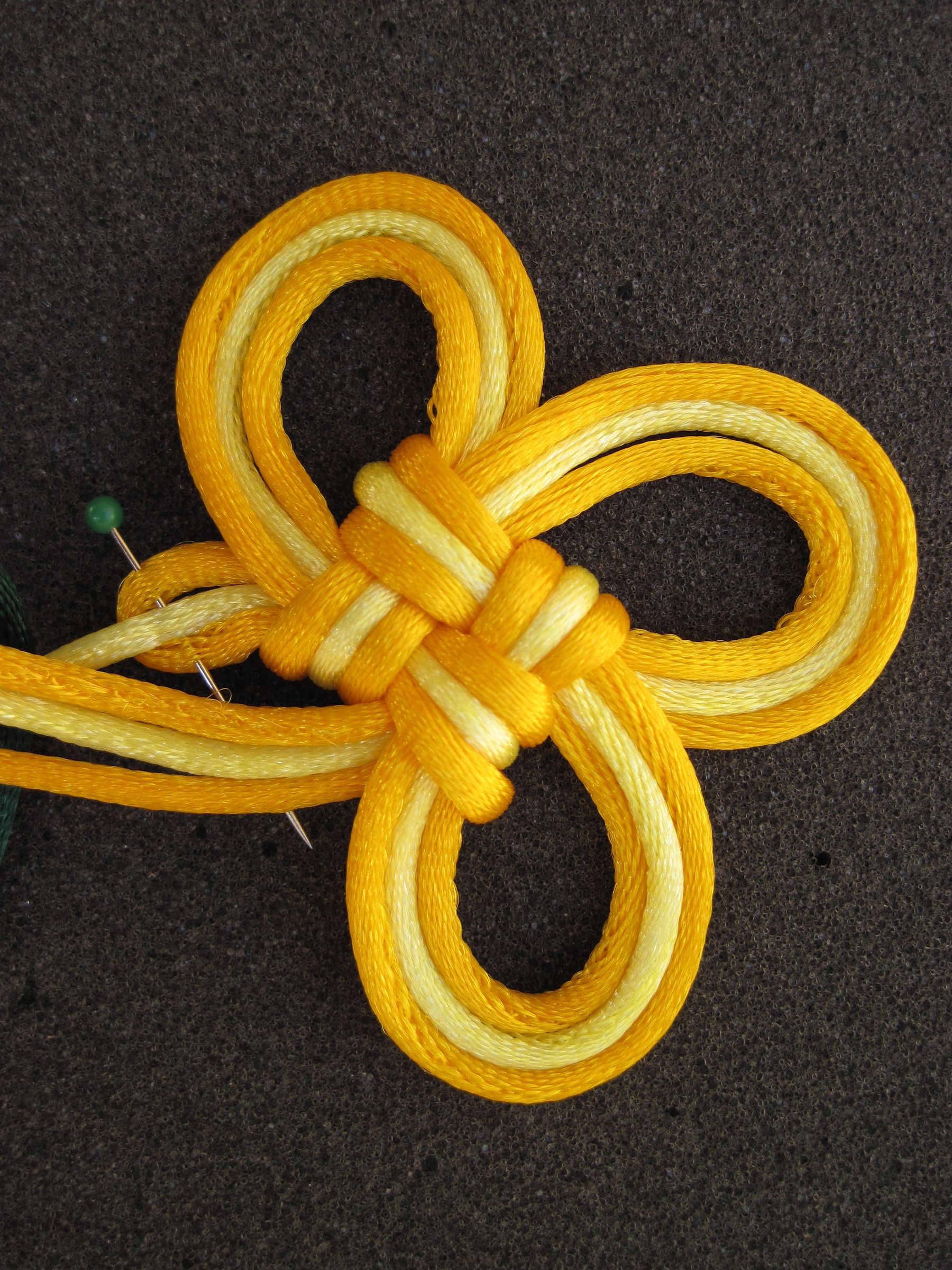Chinese Knot Art: the 3-Leaf Clover Knot