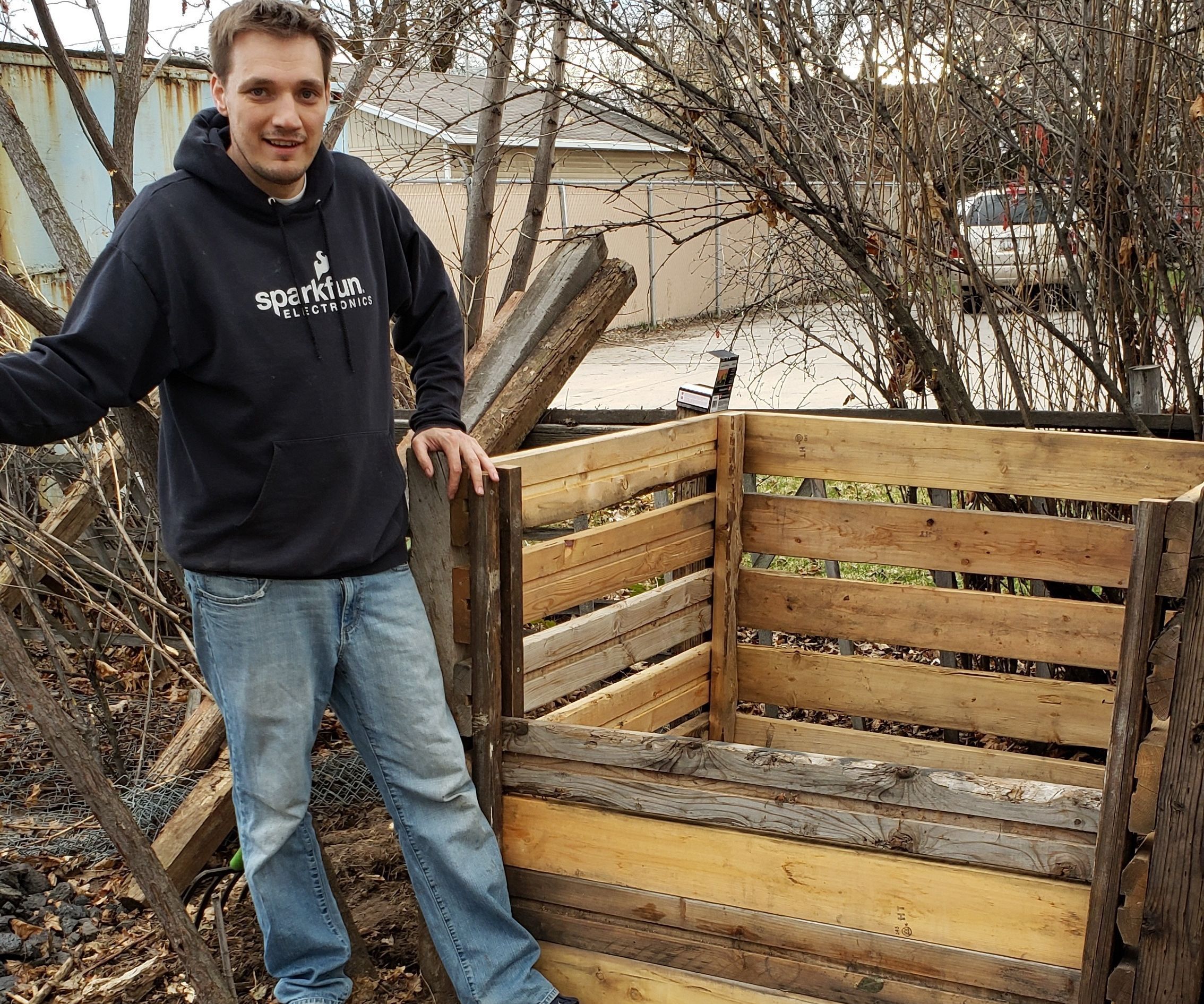 Home Compost Bin - Clean Up Yard Debris  