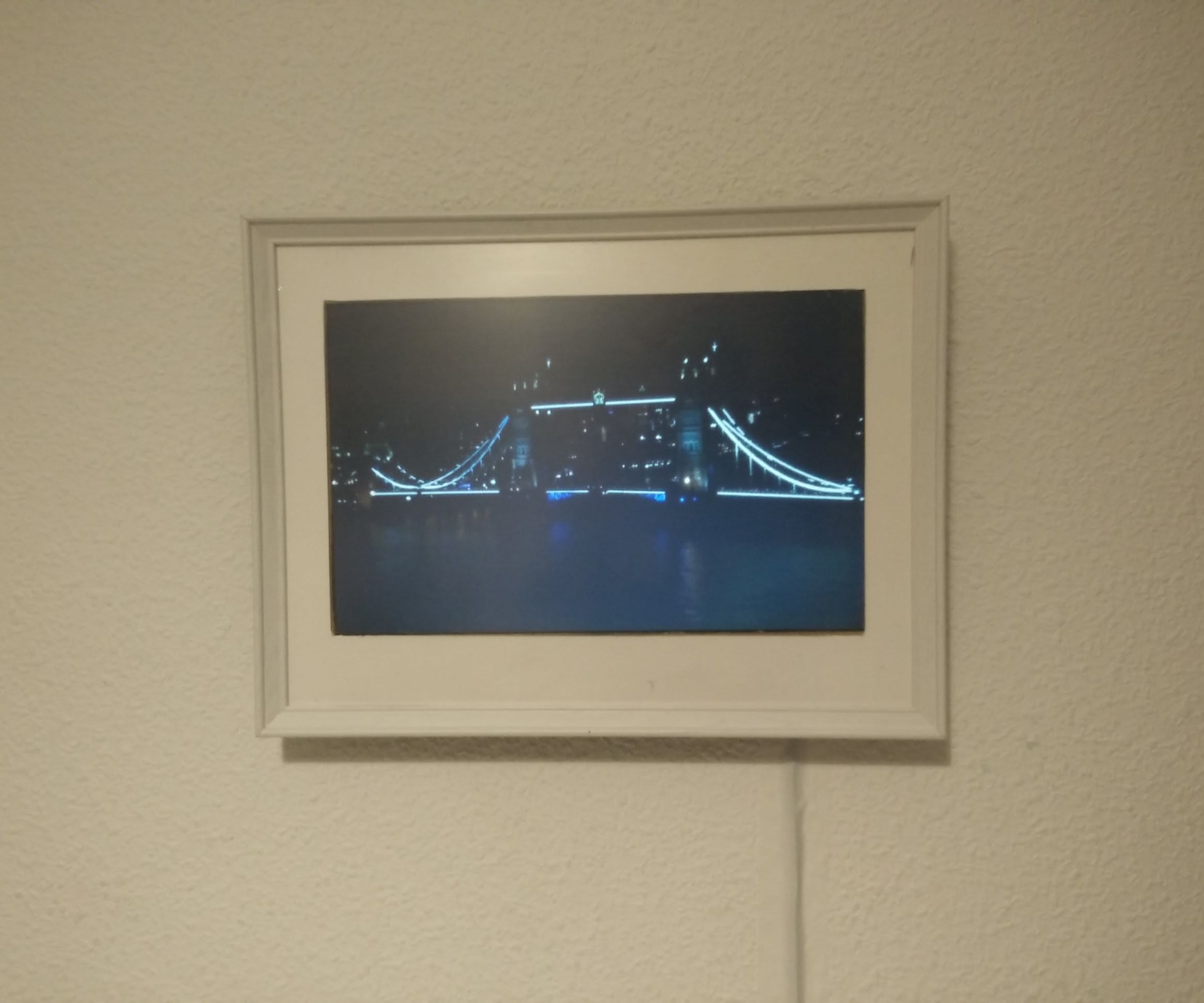 Live Picture Frame With Raspberry PI