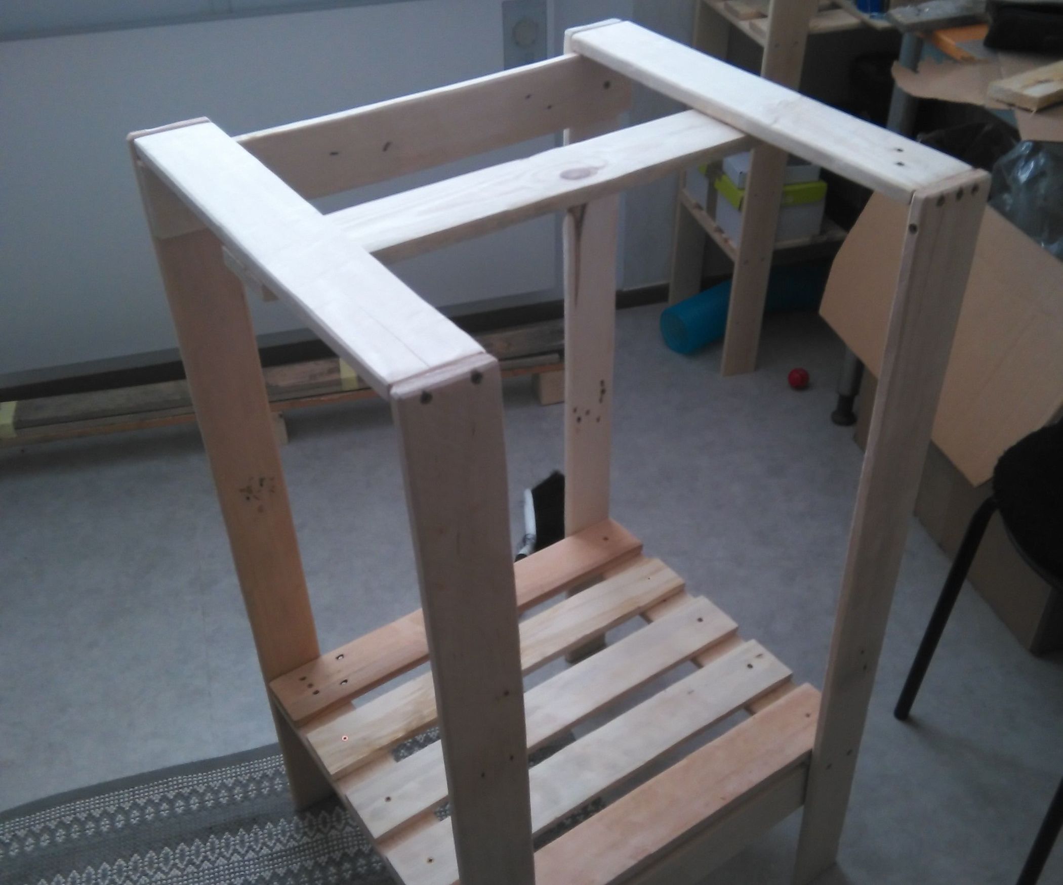 Sturdy Shelf Stand on the Cheap : 6 Steps - Instructables
