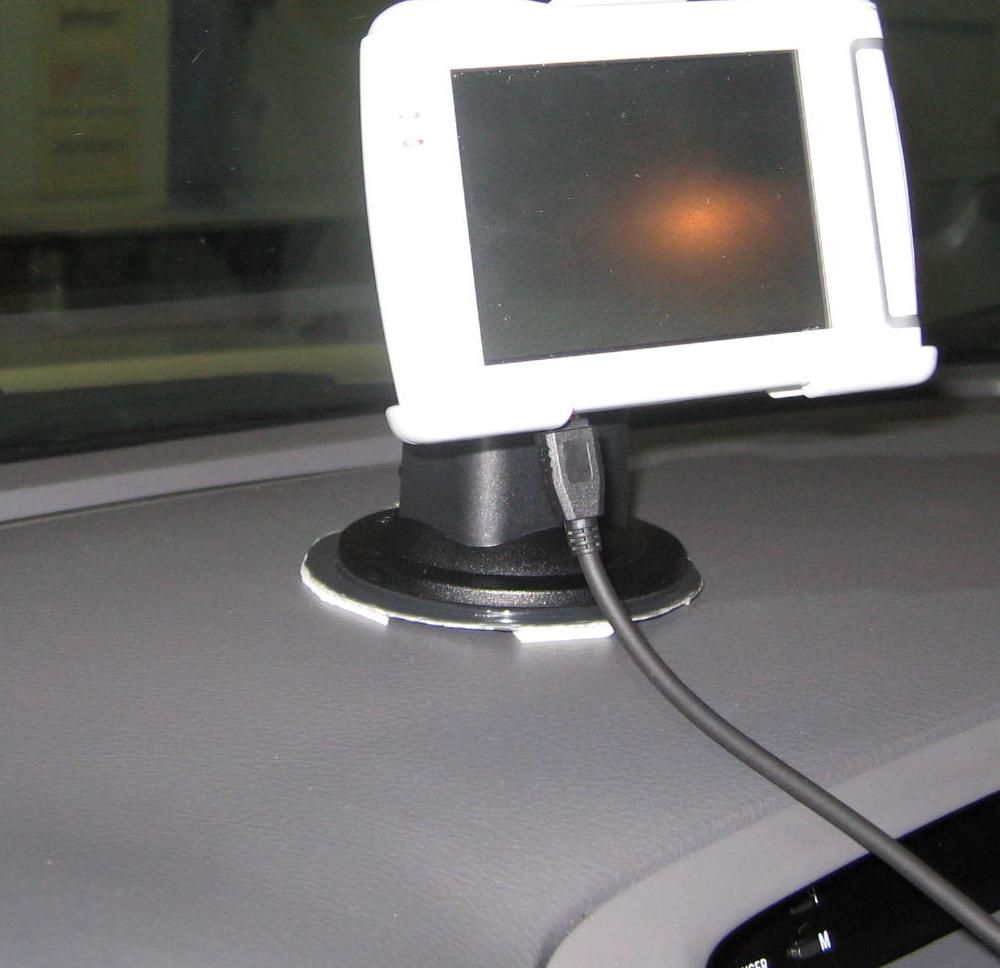 Dashboard Disk Mount for GPS and Other Suction Cup Devices