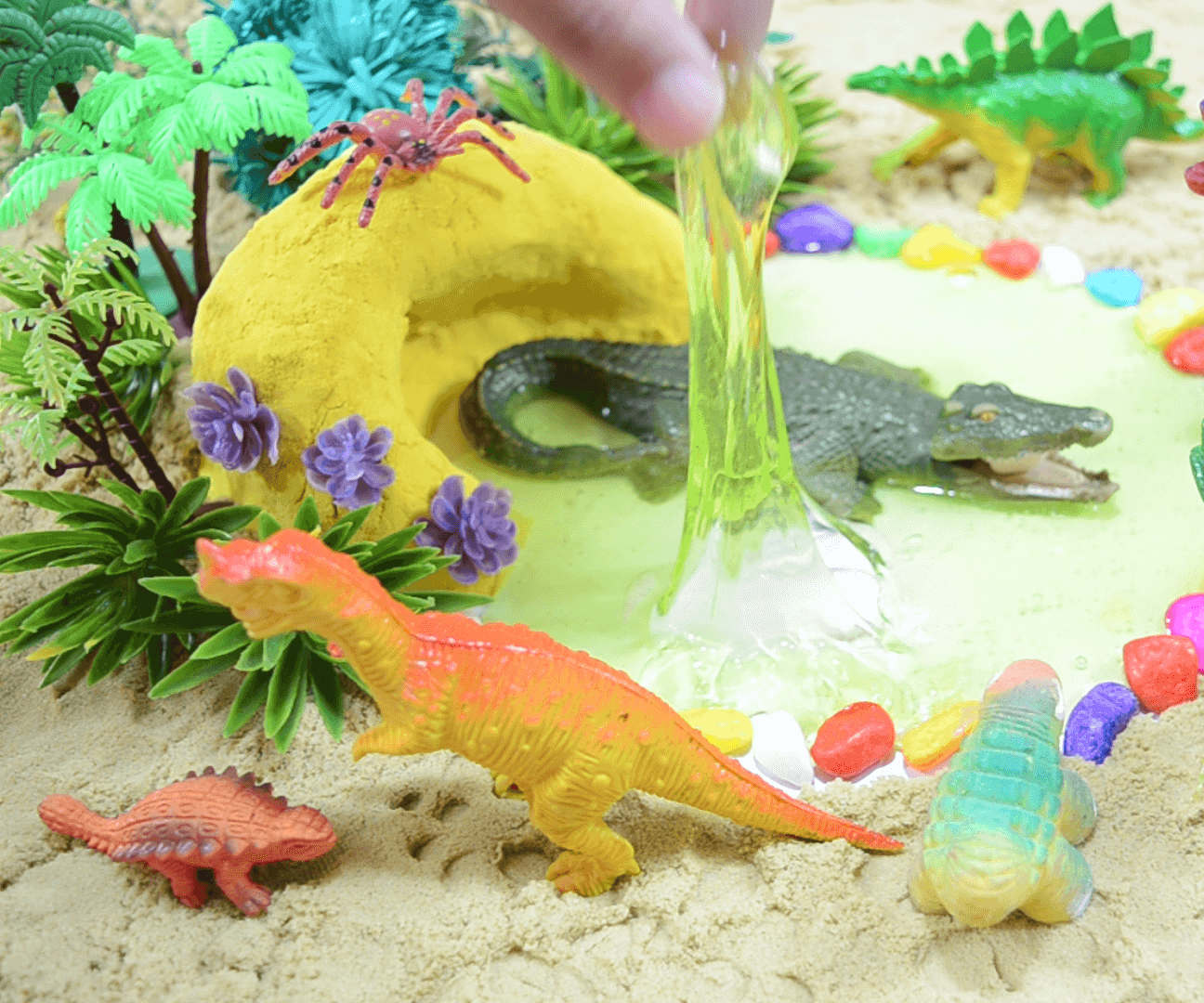 How to Make Kinetic Sand Dinosaur Forest | Learn Colors for Kids