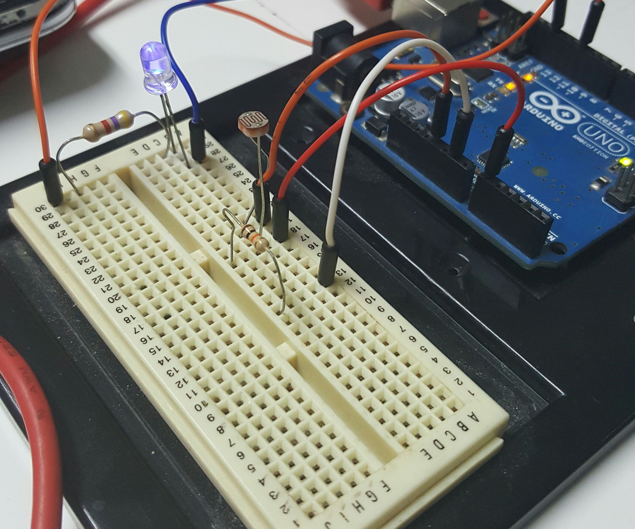 Como Variar La Intensidad De Un Led Con LDR Y Un Arduino