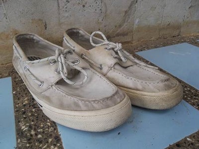 How to Clean the White Middlesole