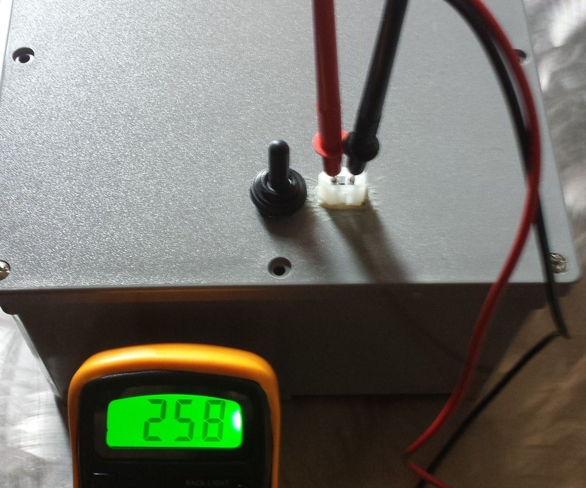 Sealed battery box 12v/24v using a DPDT switch