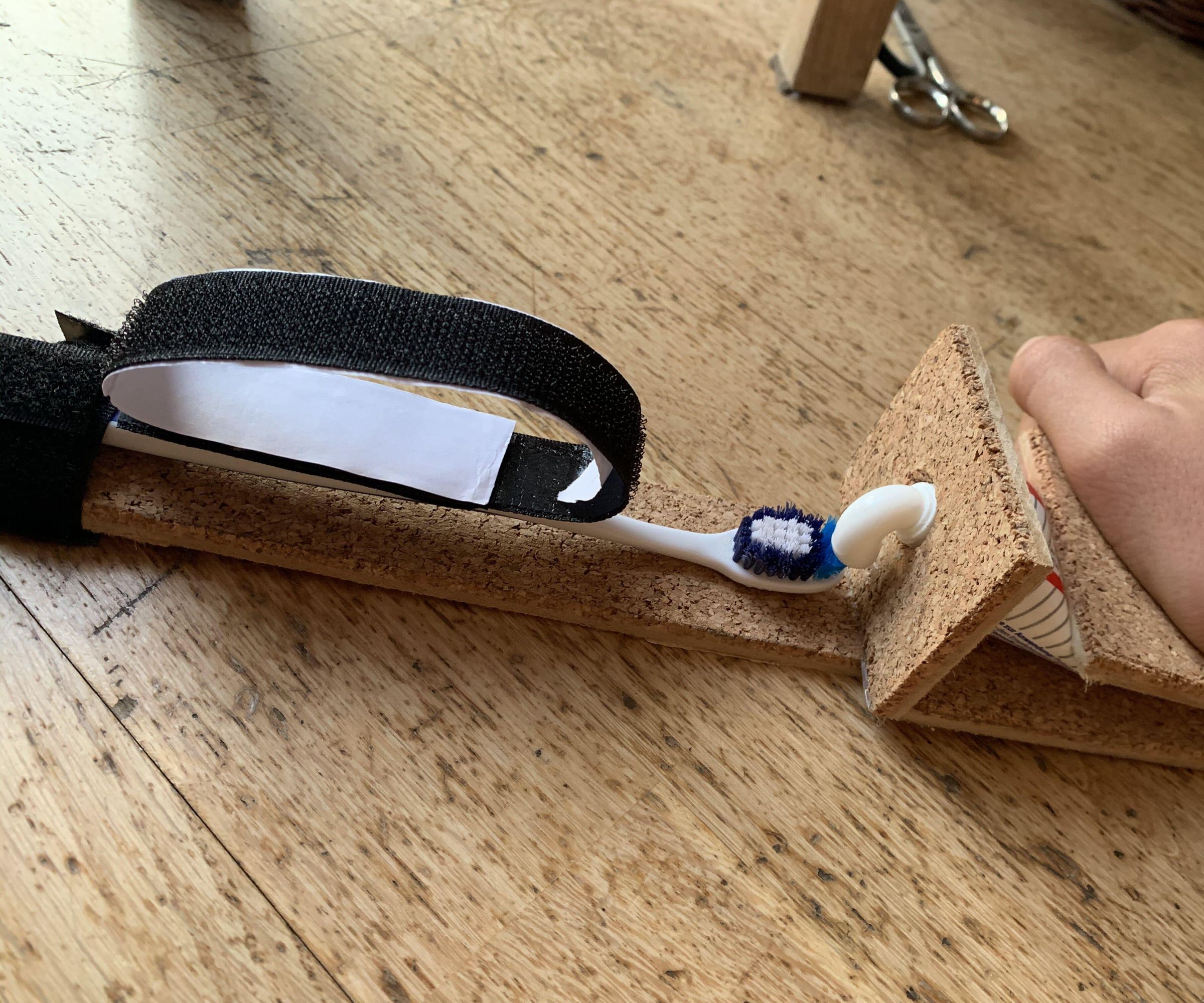 Adaptació Funcional Neteja Bucal (Raspall I Pasta De Dents)