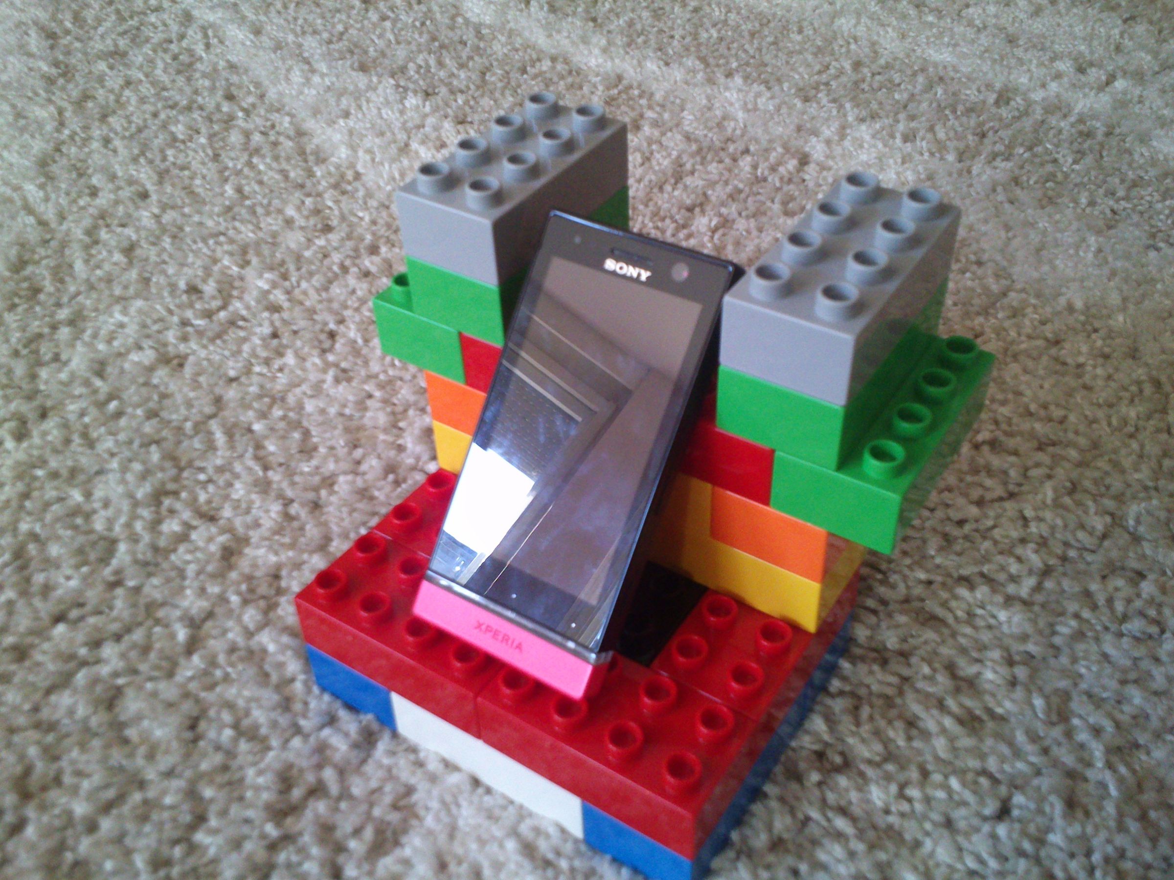  Phone/Tablet LEGO duplo stand