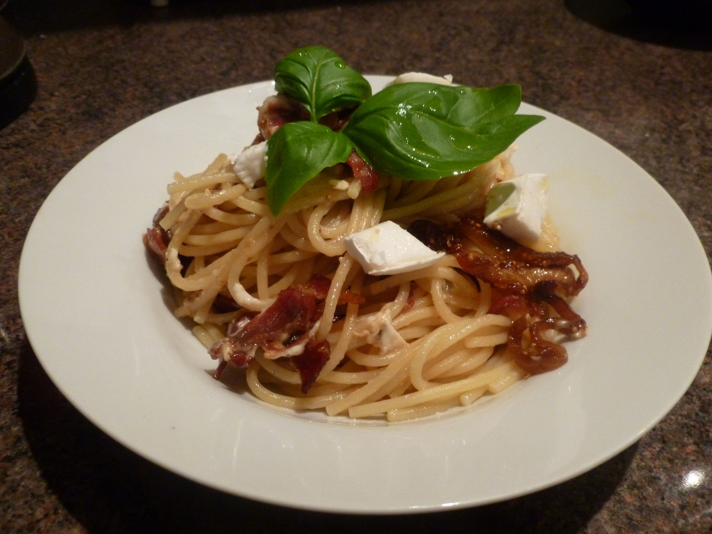 Prosciutto, Goat Cheese and Figs Spaghetti