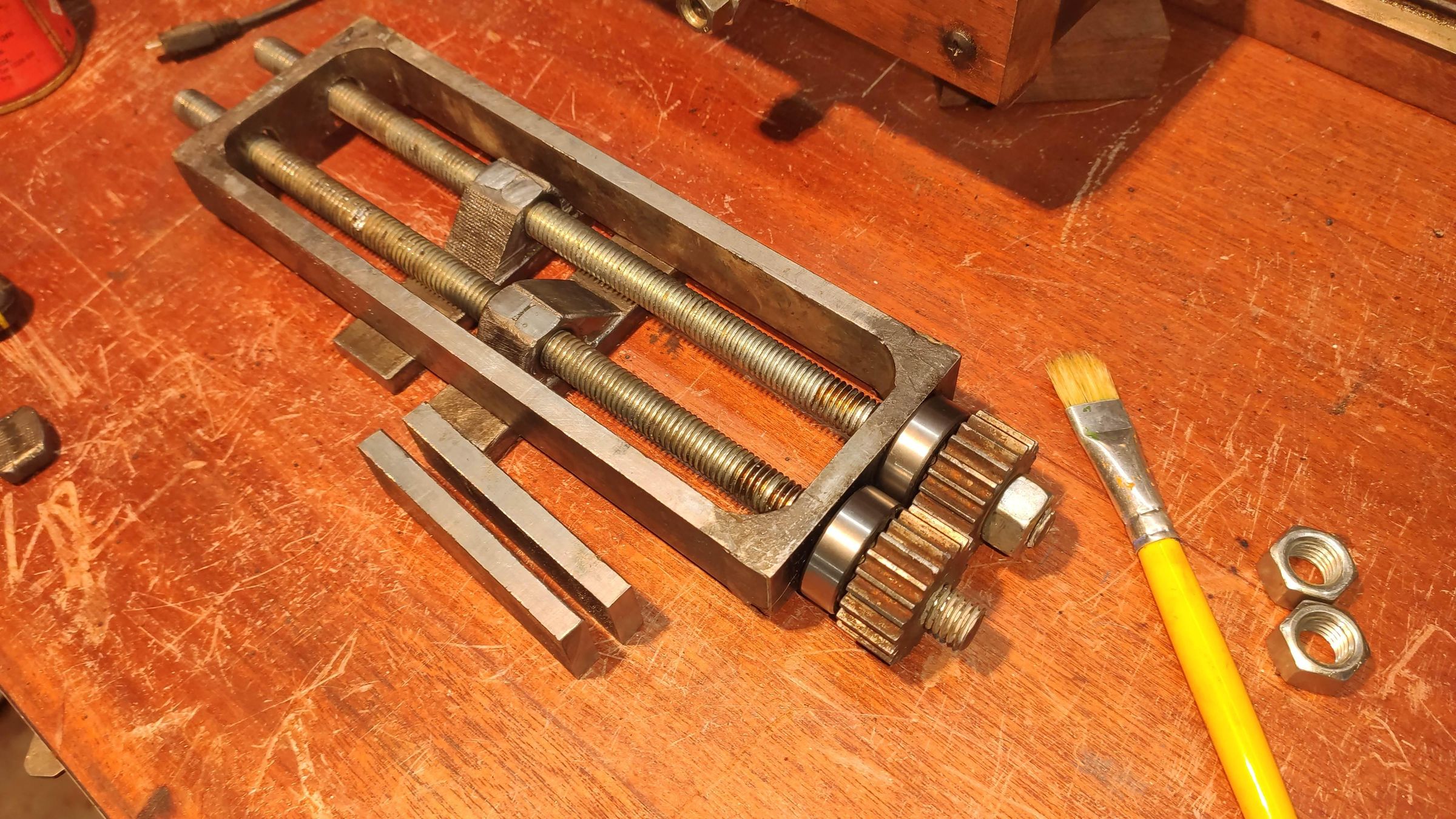 self-centred-vise-instructables