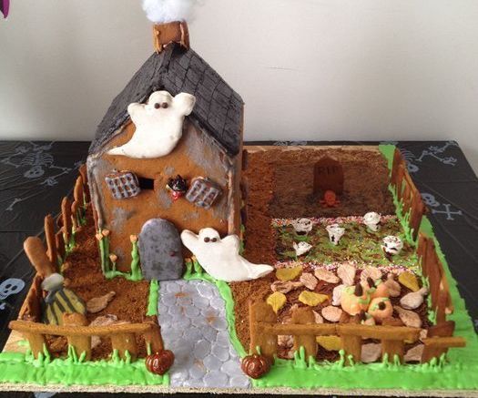 Halloween Gingerbread House (For Center Piece)