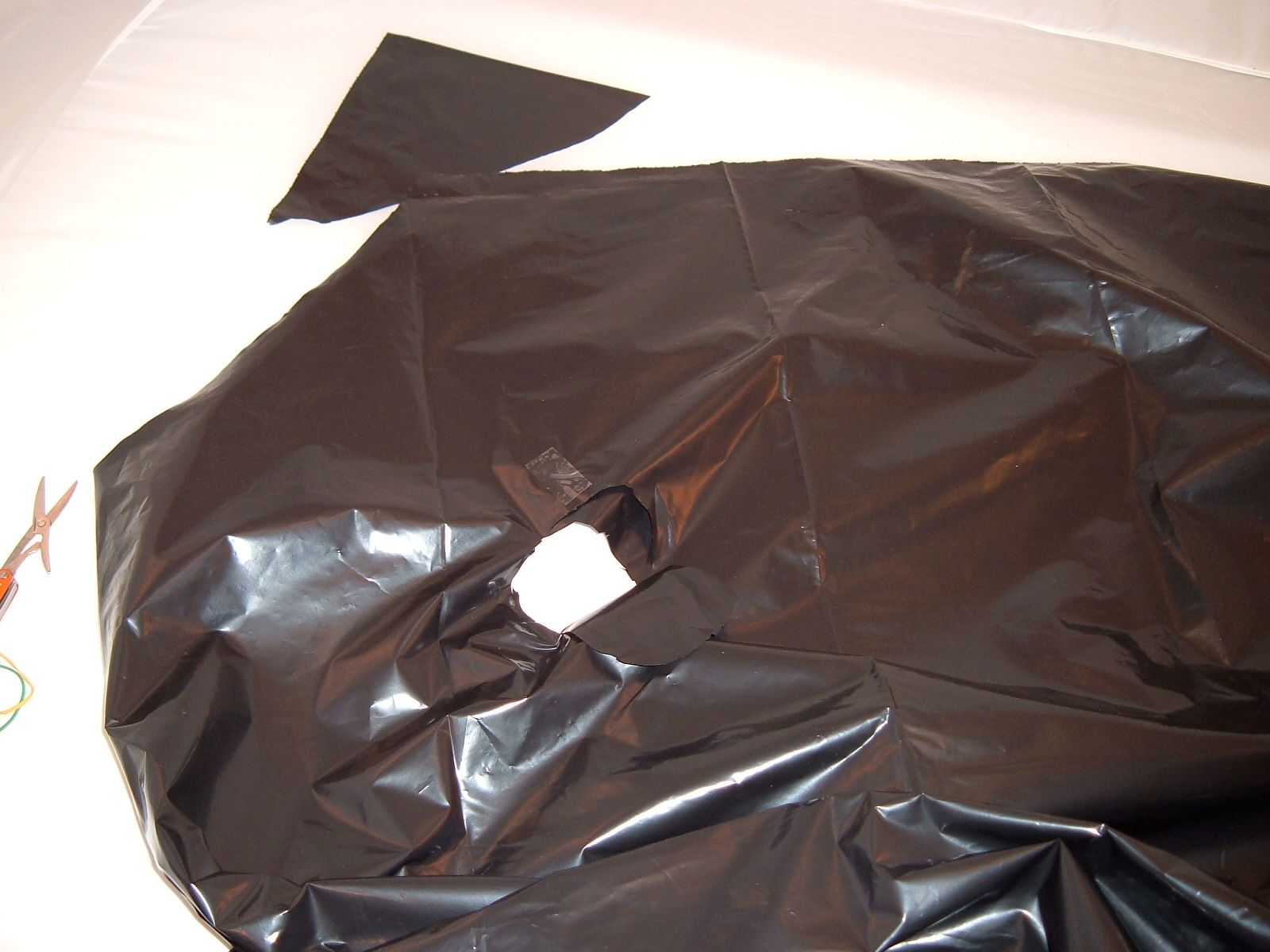 GarbageBagRainCoat 4 Steps (with Pictures) Instructables