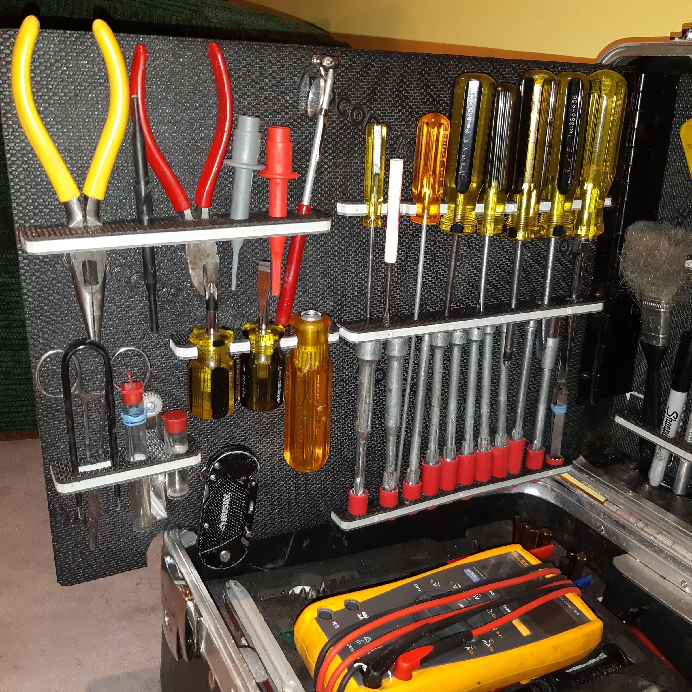 Screwdriver and Plier Tool Holder Pockets Cut on CNC 4 Steps (with