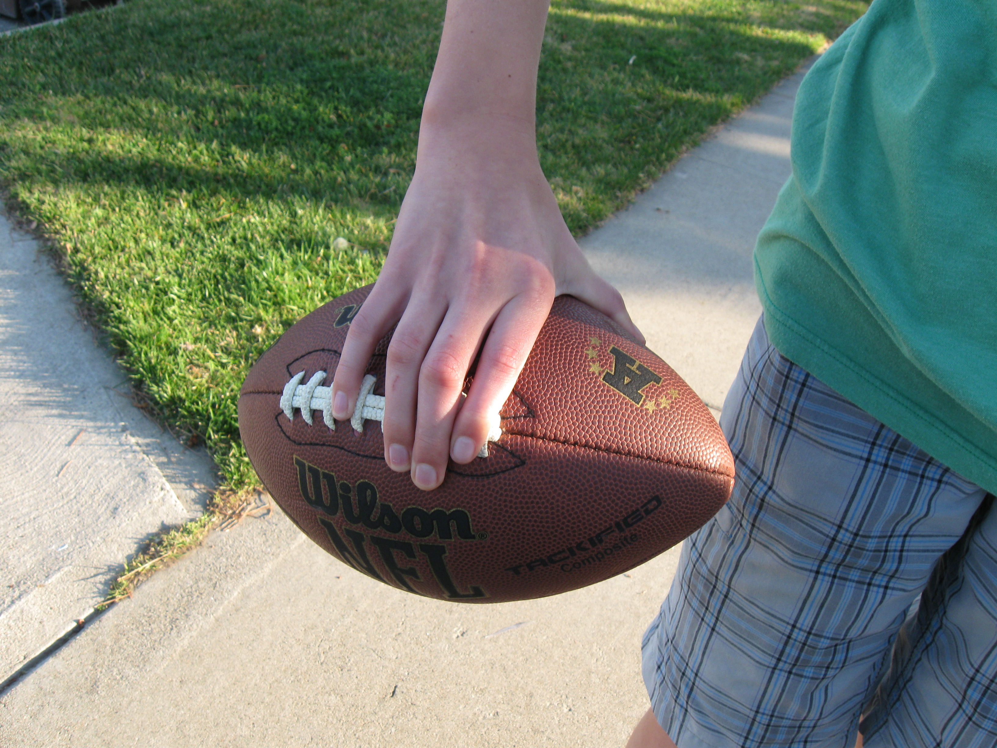 How to Throw a Football 5 Steps (with Pictures) Instructables