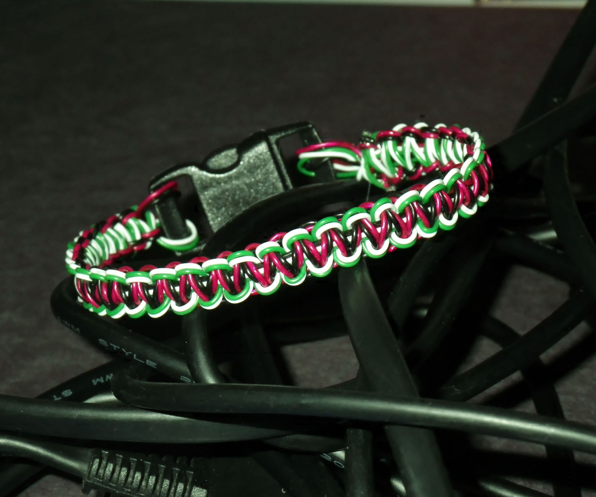 Make a Bracelet From a Phone/Ipod Cord