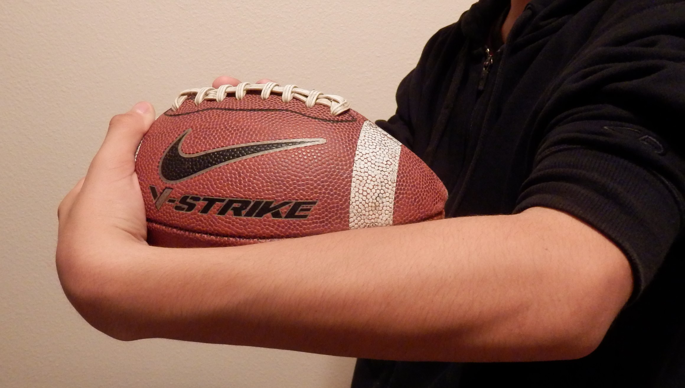 How to Catch a Football 5 Steps Instructables