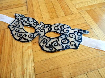 Masquerade Mask With Hot Glue 