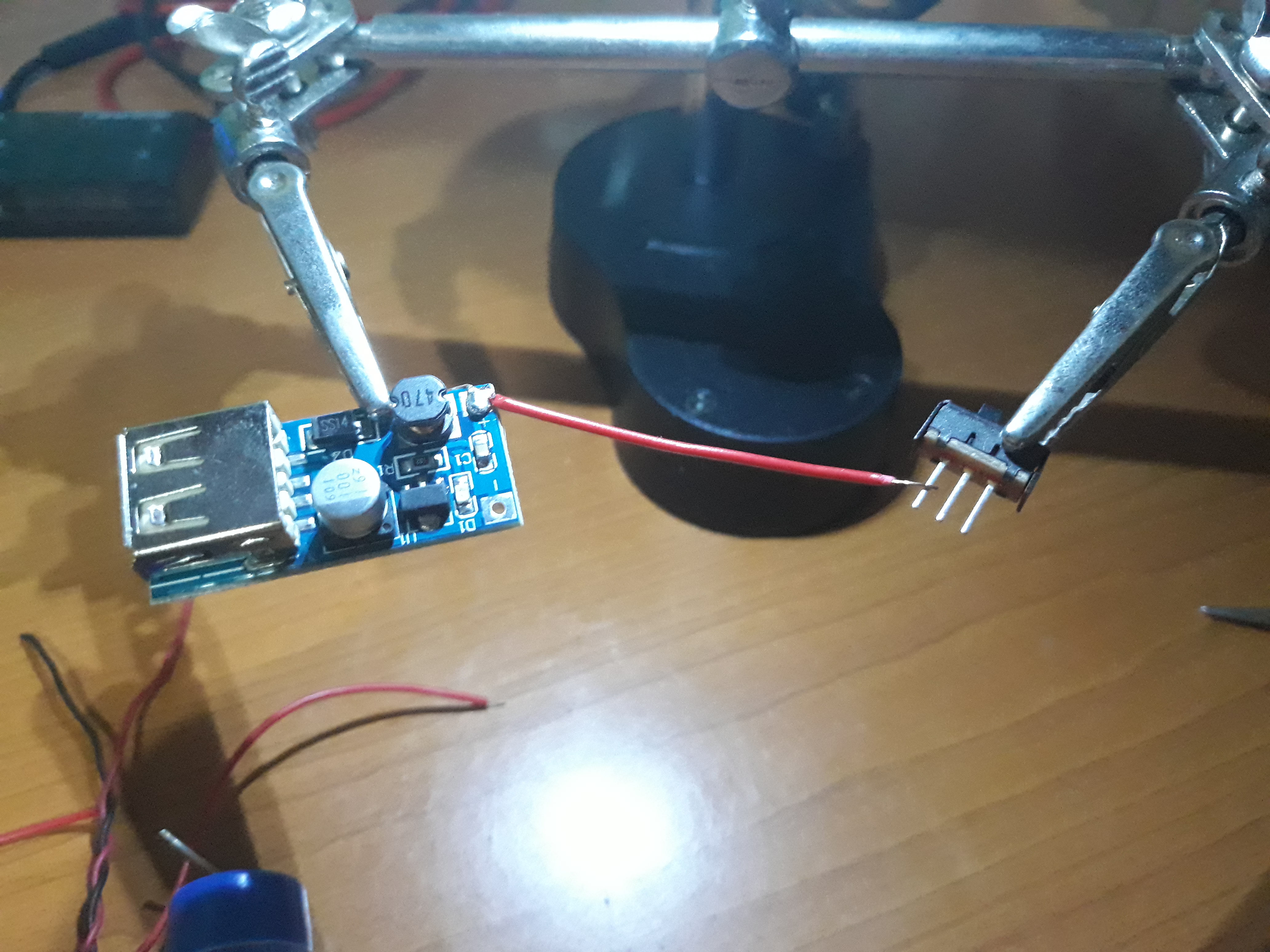 Make a Portable Charger With Old Batteries! 6 Steps (with Pictures