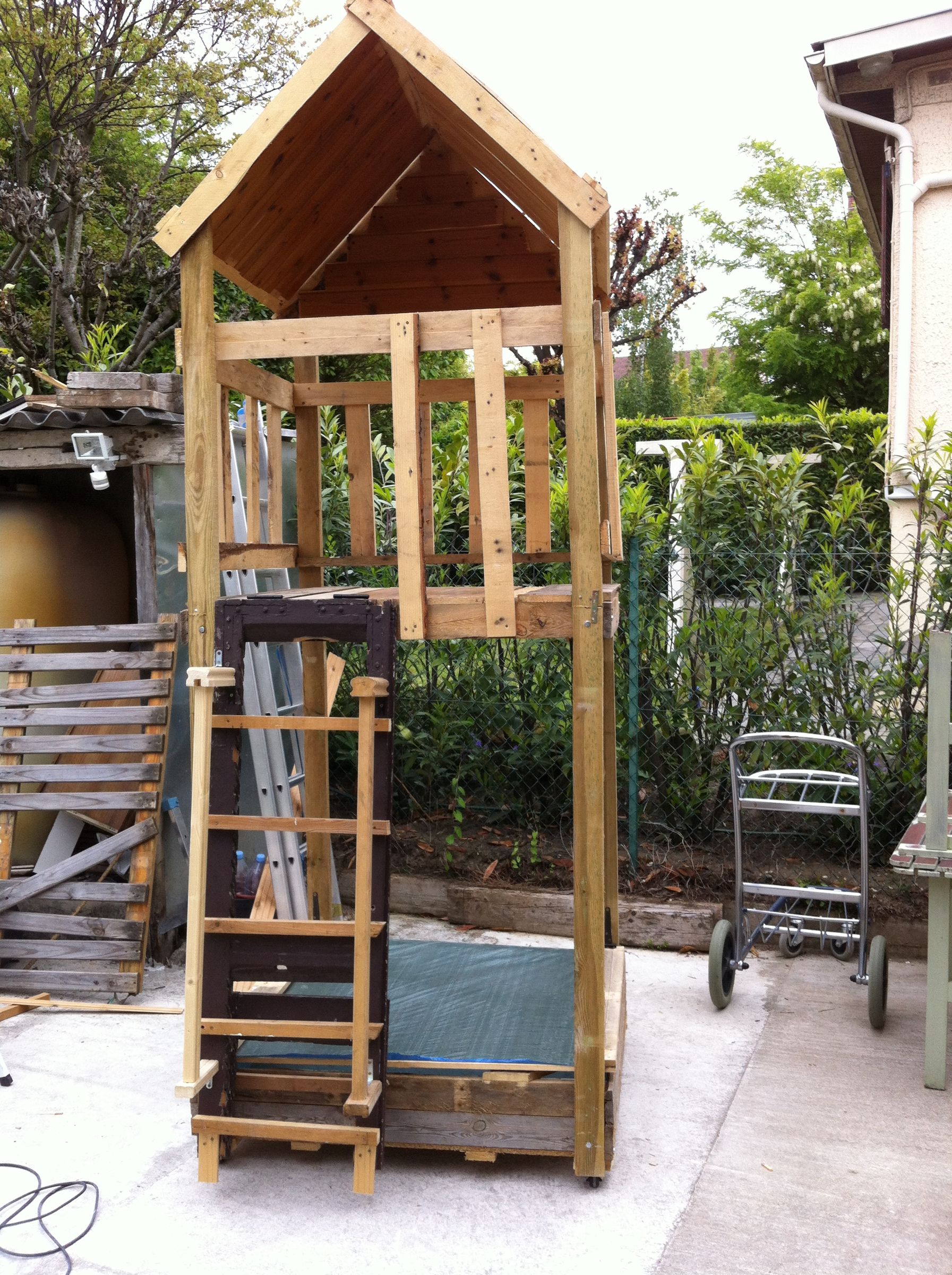 Club House / Play House on Wheels With Sandbox From Recycled Wood