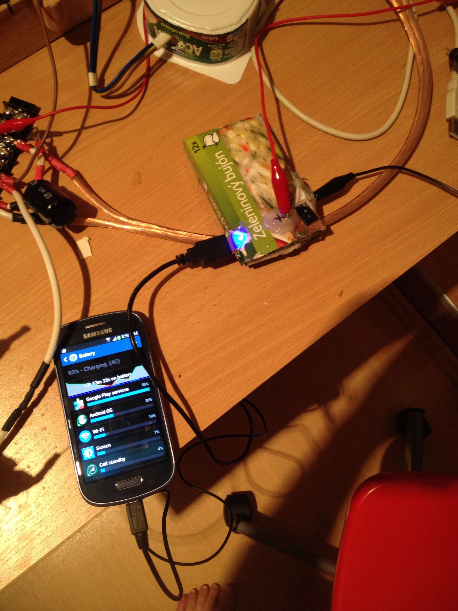 Phone And Tablet Battery Charger (cheap And rechargeable)