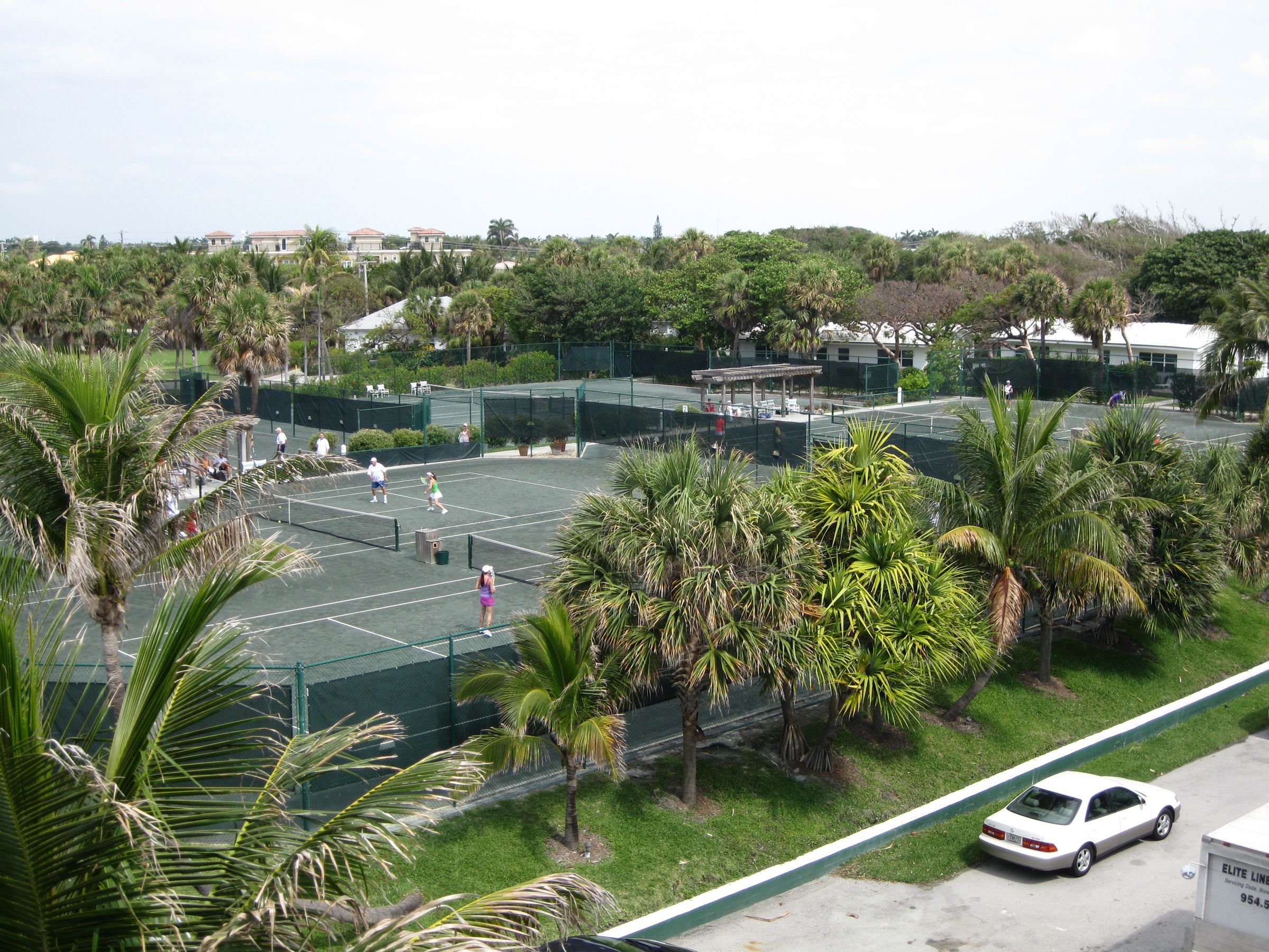 How to Hit Basic Groundstrokes in Tennis
