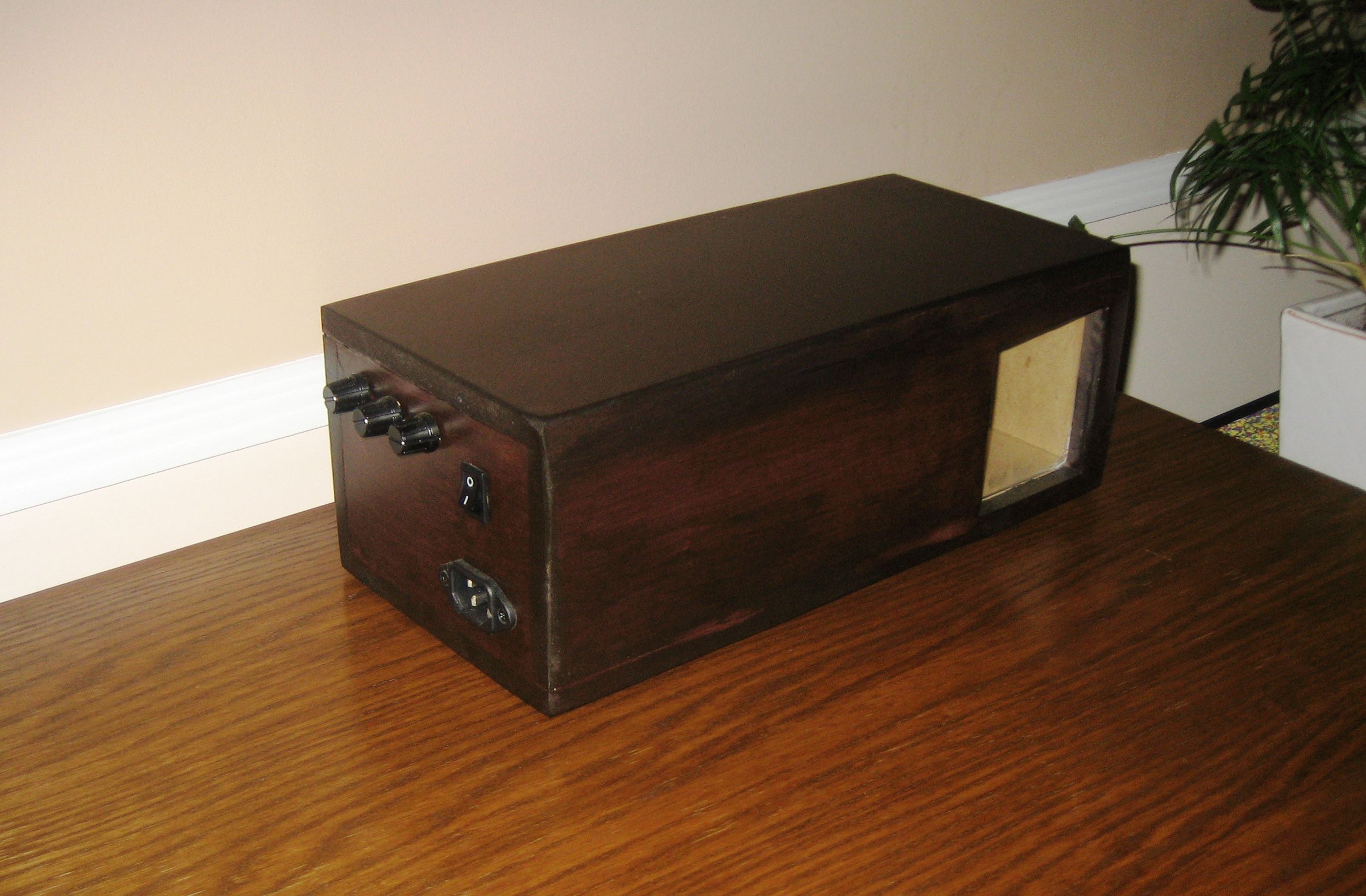 Simple Laser Spirograph With Retro Looking Case