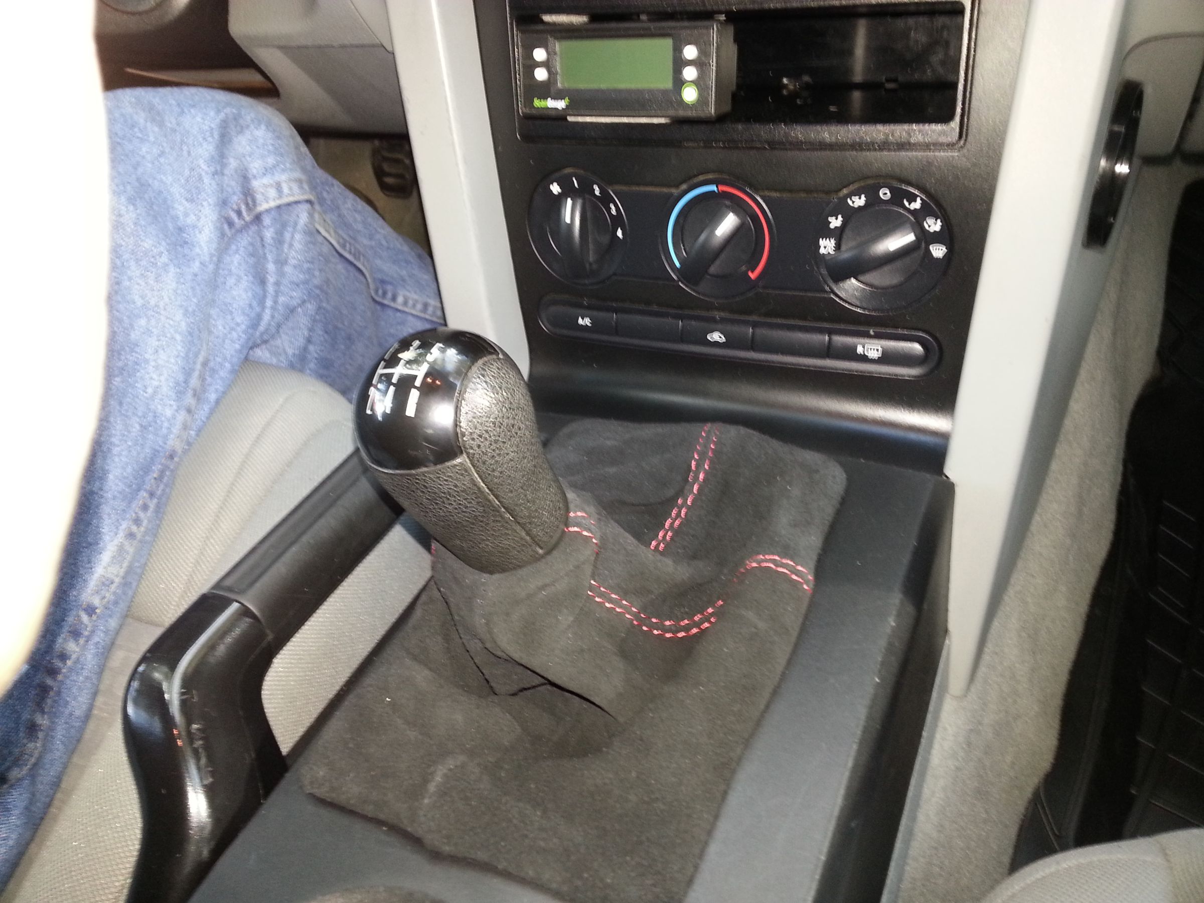 2005 Mustang Shift Boot Installation - Replacement