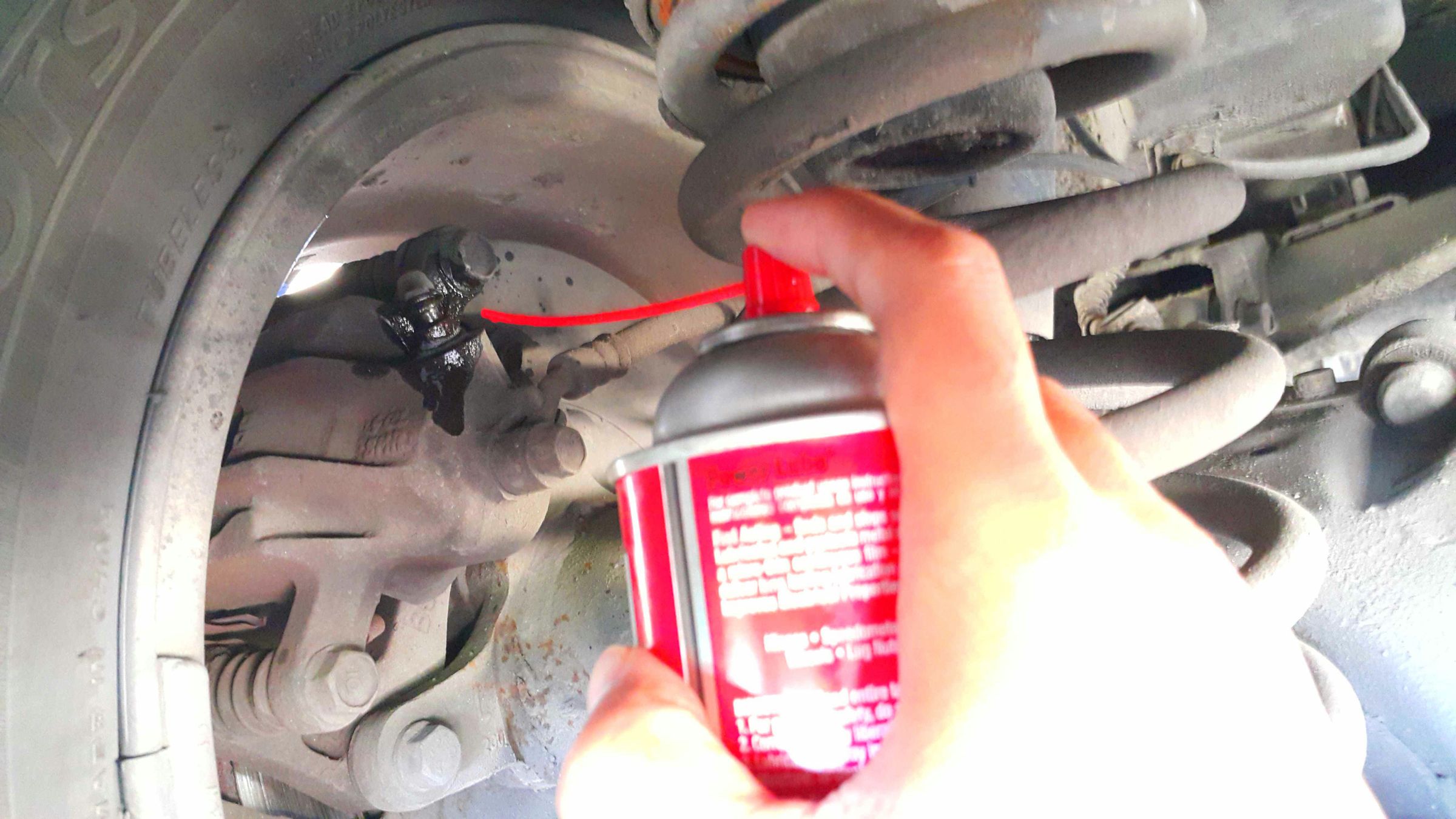 Vacuum Bleeding Brake Lines the One Man Job. (Hyundai Trajet 2000