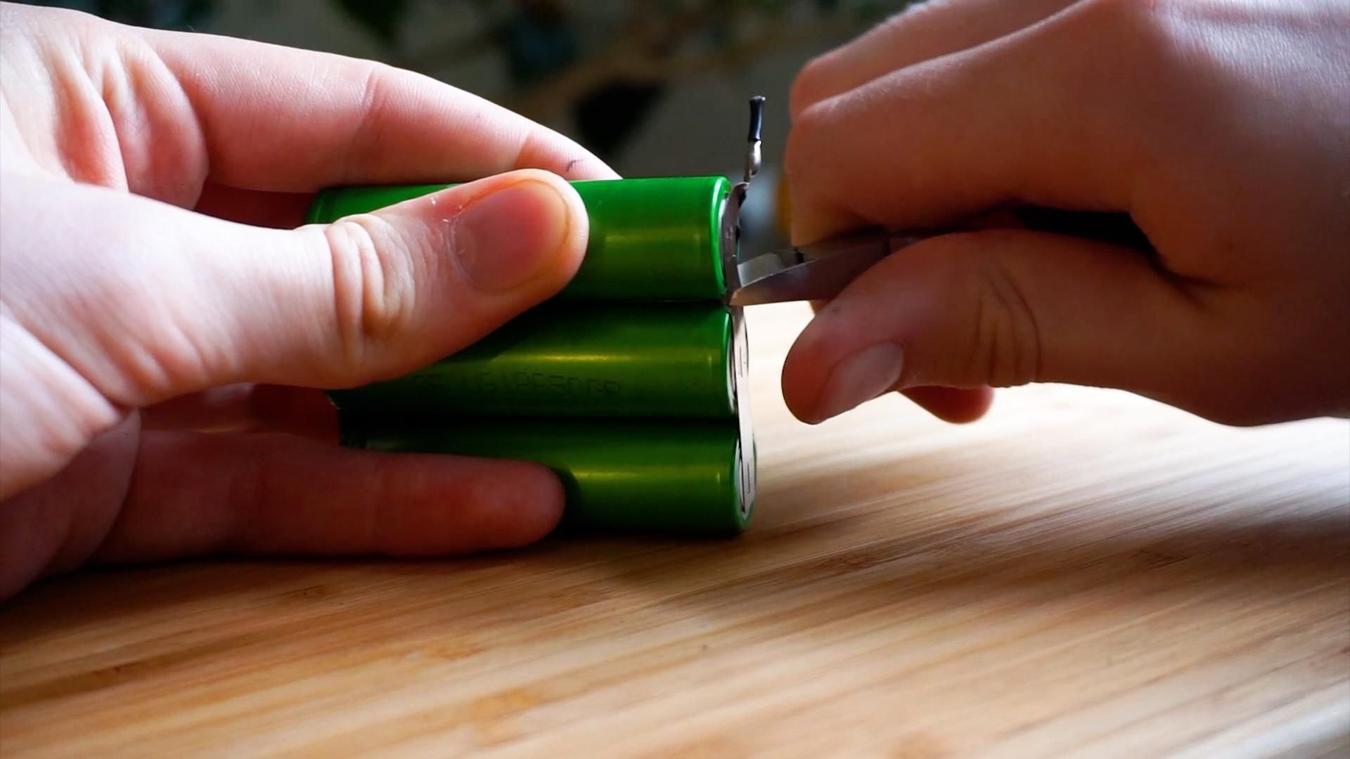Turn an Old Laptop Battery Into a 10 000 MAh Power Bank 11 Steps