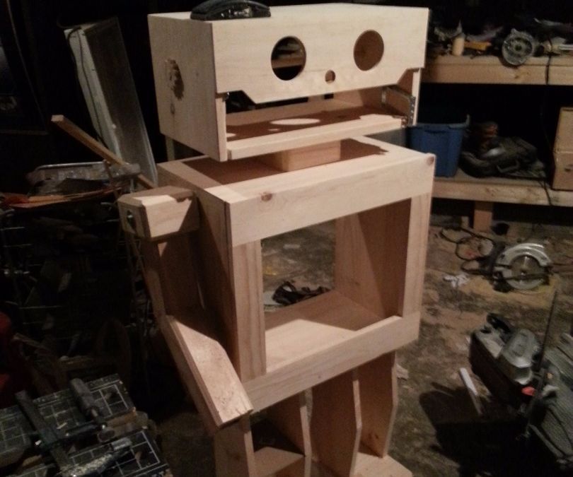 Wooden Robot Entertainment Stand