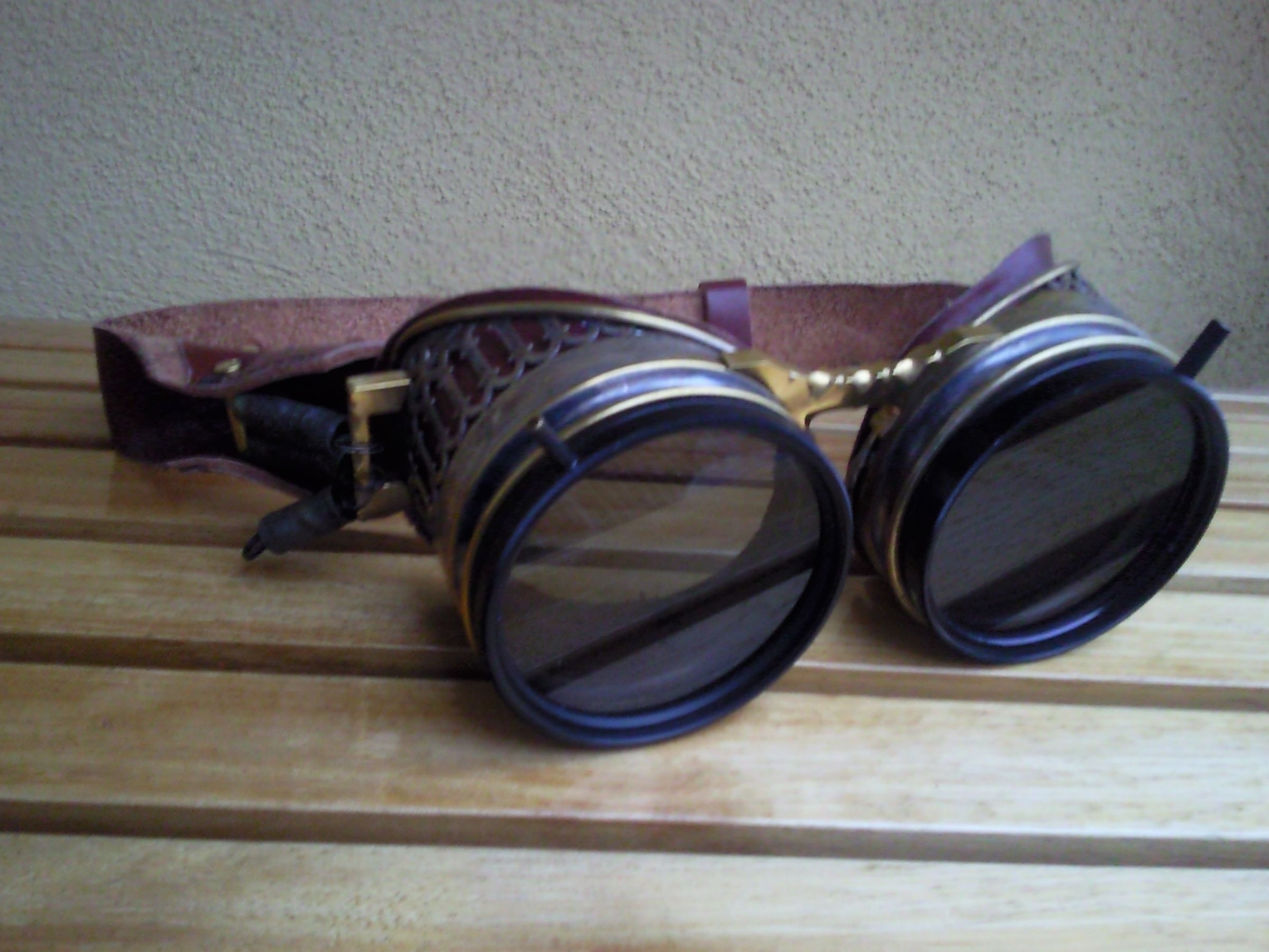 Goggle in Steampunk Style With Use As 3D or Sunglasses