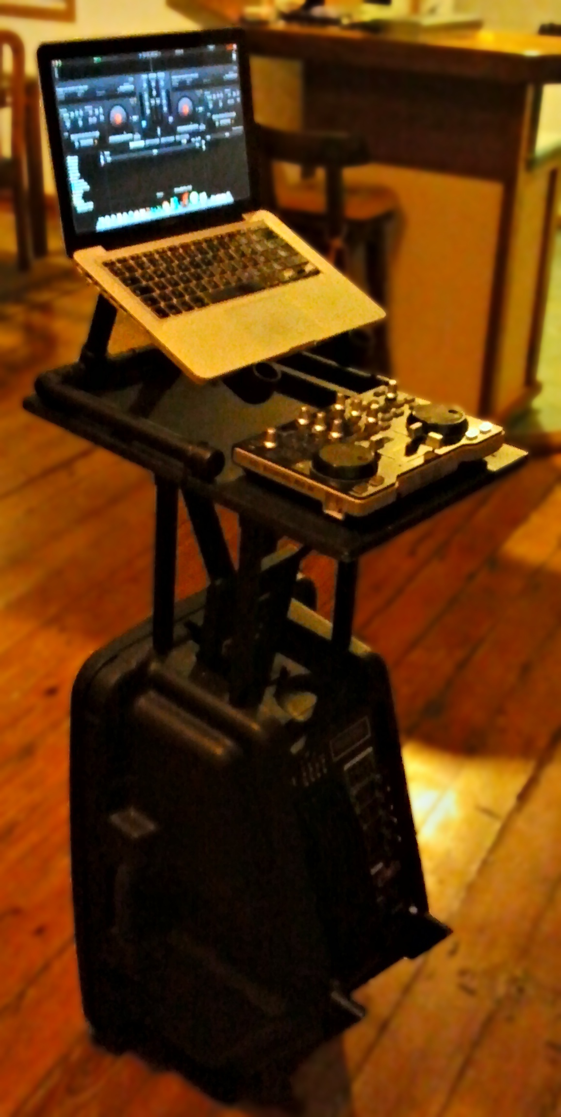 DJ Station and Laptop Base - Soporte Para Portatil Y Estacion Para DJ