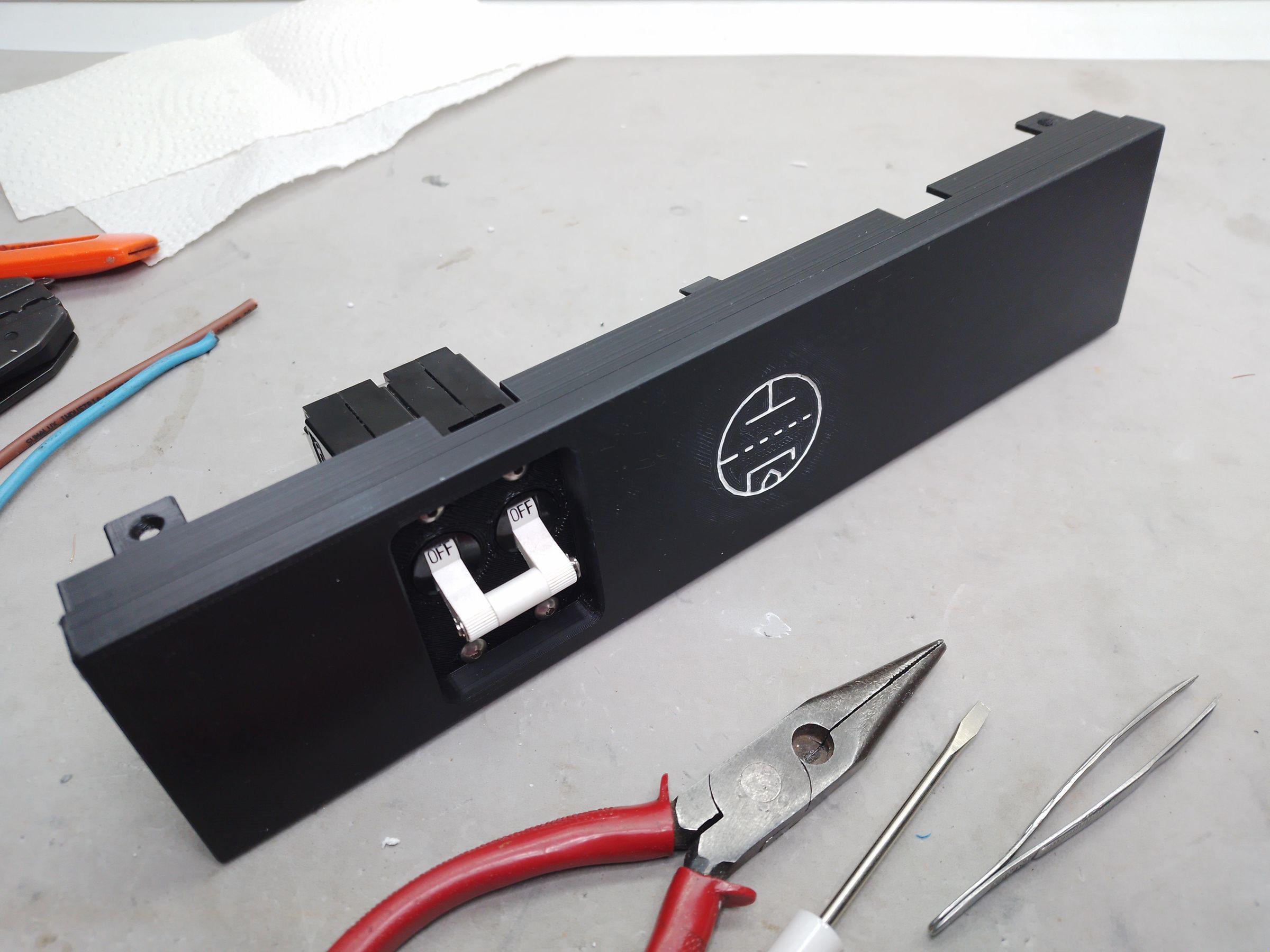 DIY Power Conditioner for Audio Built From an Old Cable Box 6 Steps
