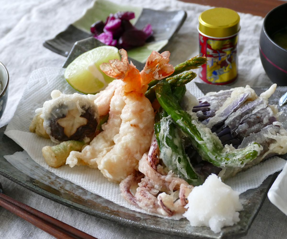 Japanese Cuisine Crispy Tempura/ Deep Fried Vegetable and Seafood