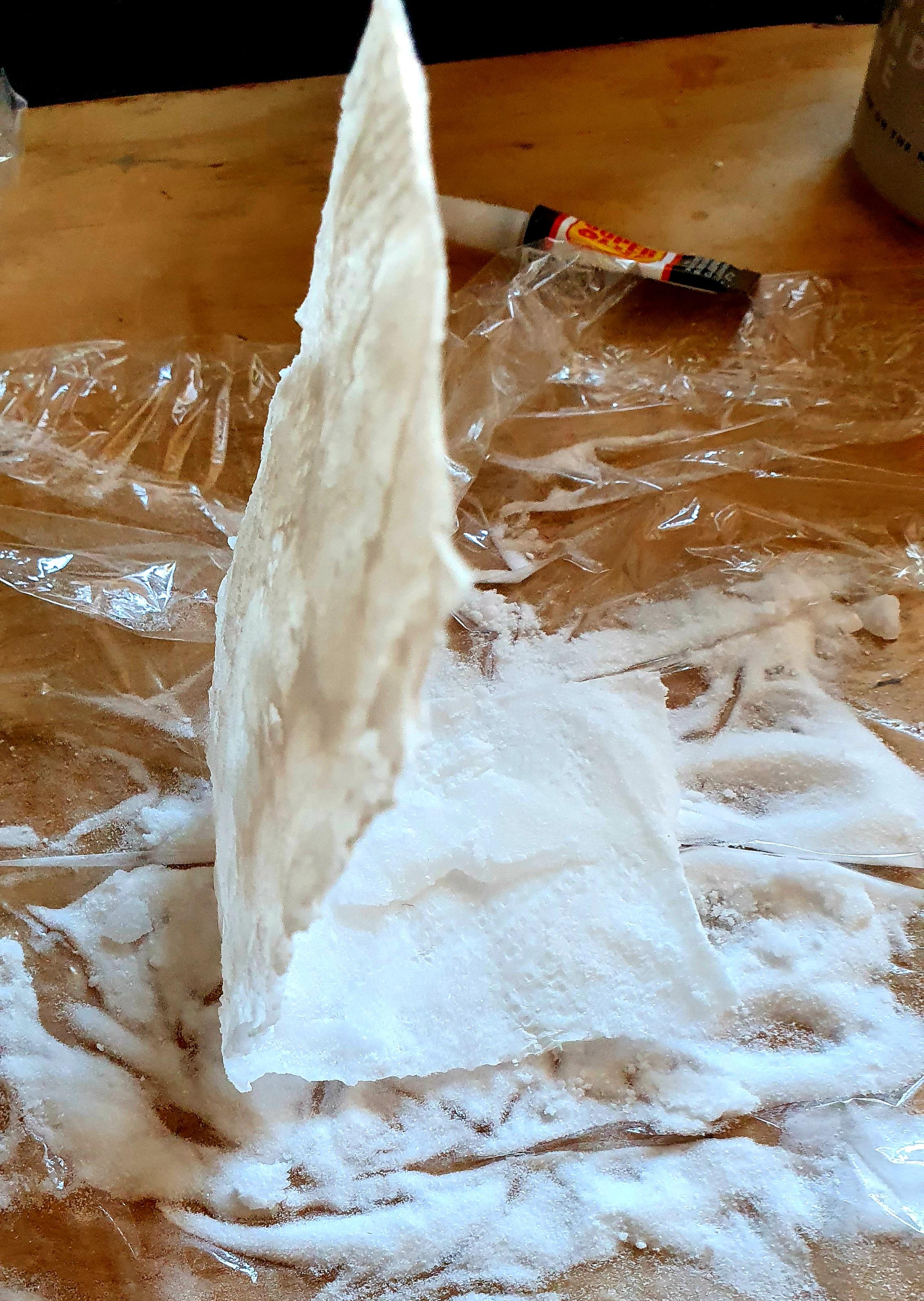 Phone Holder Made of Baking Soda and Super Glue 6 Steps (with