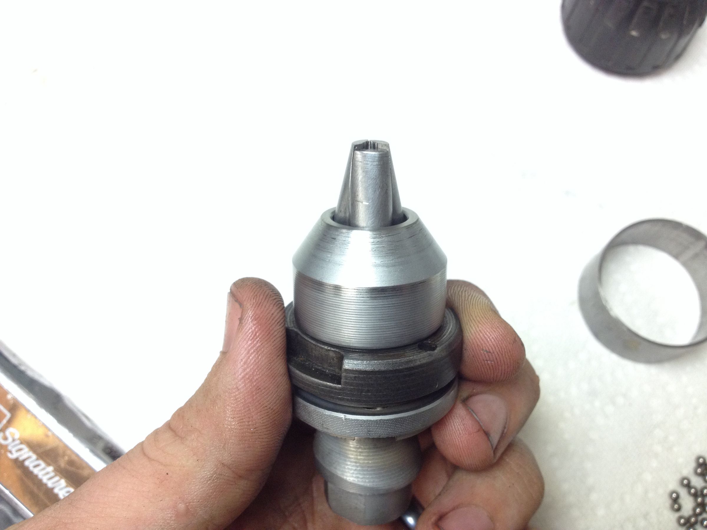 How to Disassemble a Keyless Drill Chuck : 9 Steps (with Pictures ...