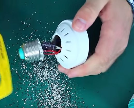 Using A Flashlight How to Make a Super Flashlight ? TUTORIAL : 4 Steps - Instructables