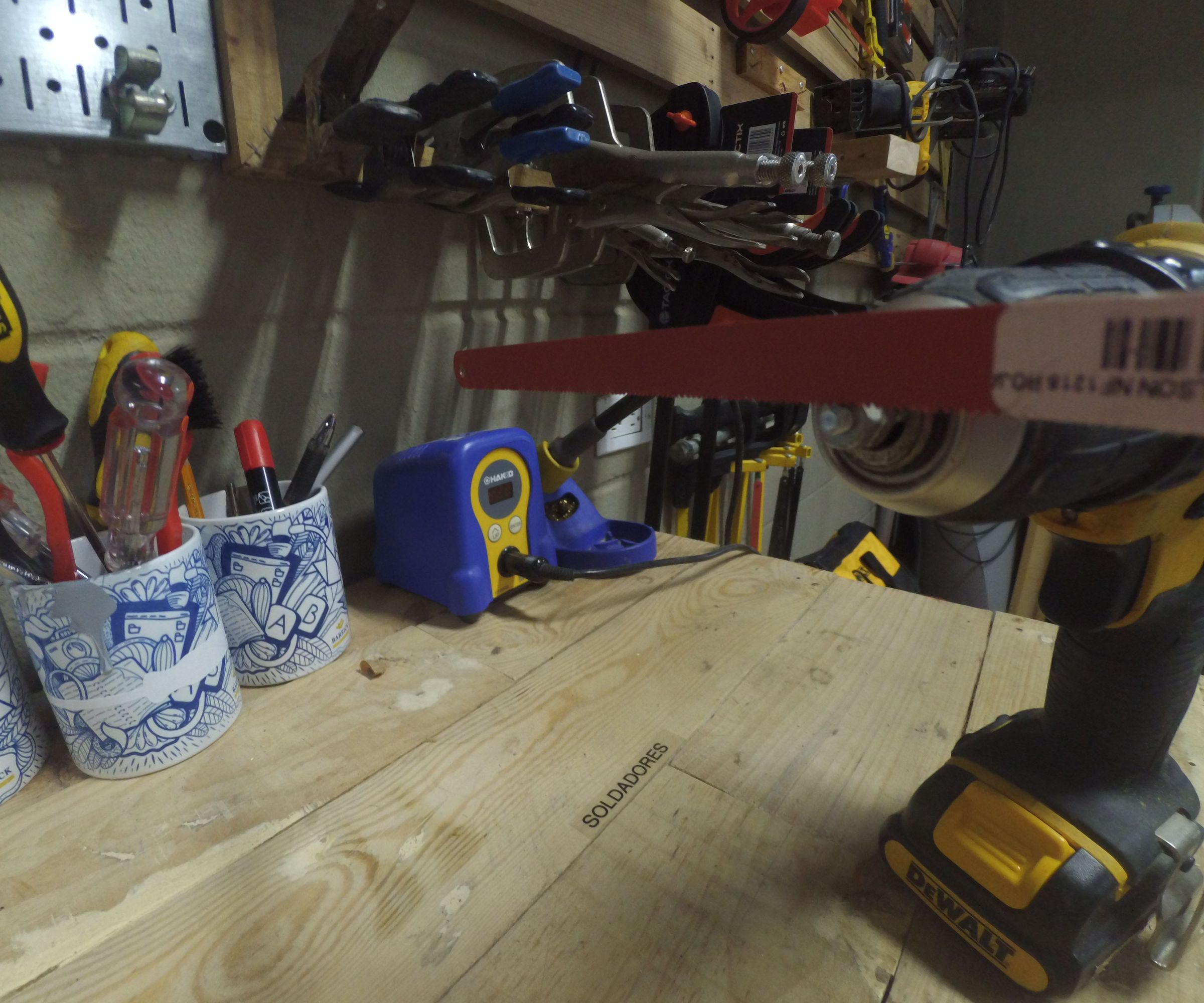 How to Cut Easily a Screw