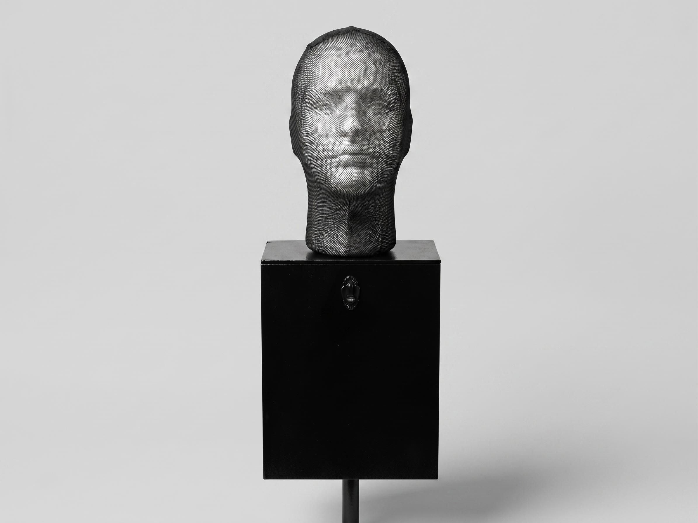 Attach the Mannequin Head