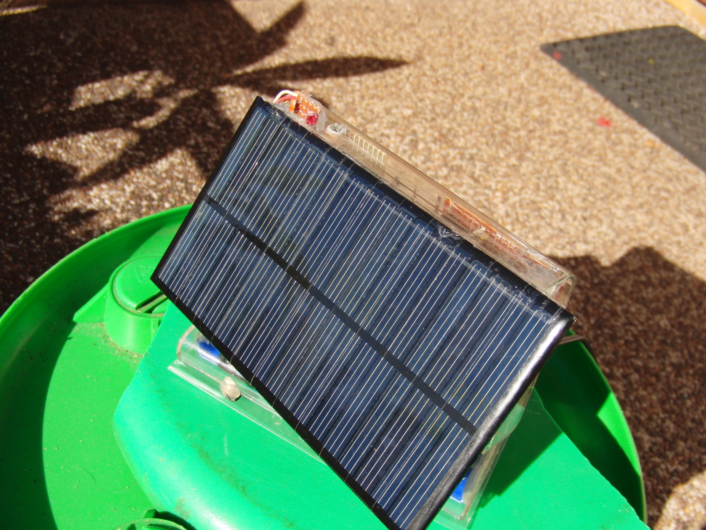 Solar Phone Charging System Featuring Sun Tracking 4 Steps (with