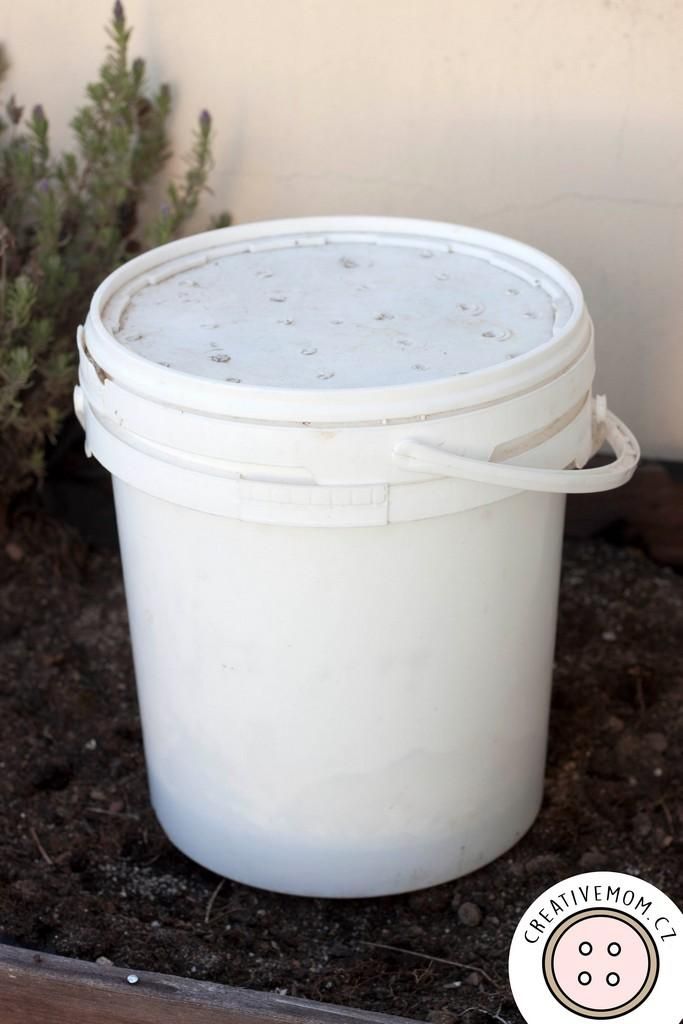 Homemade Worm Composter (for a Few Bucks)