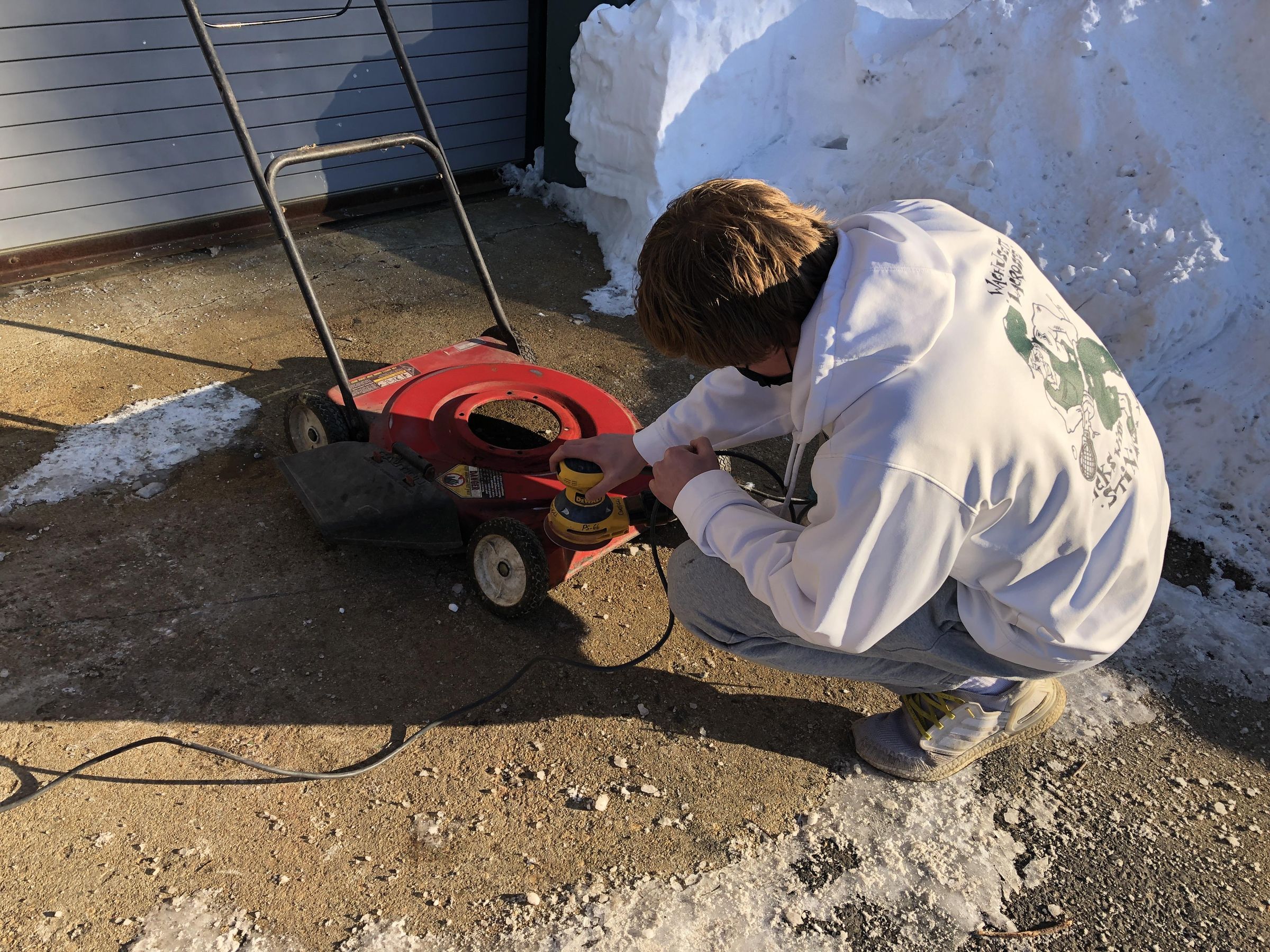 The Revolve Electric Lawn Mower - Made From Recycled Components! : 12 ...