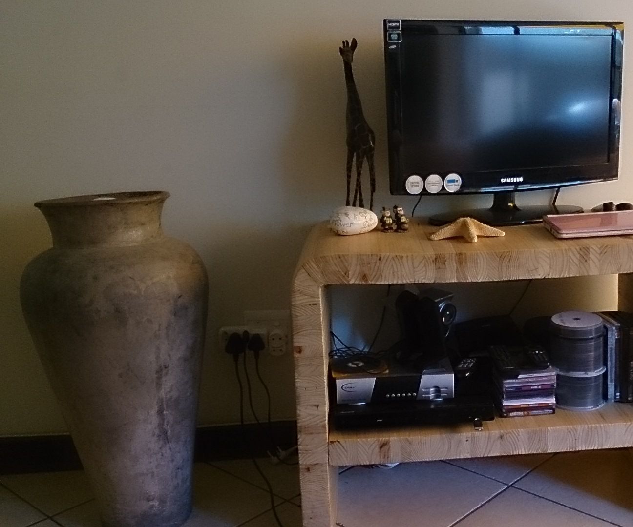 Laminated Plyboard Bar Counter and Tv Stand