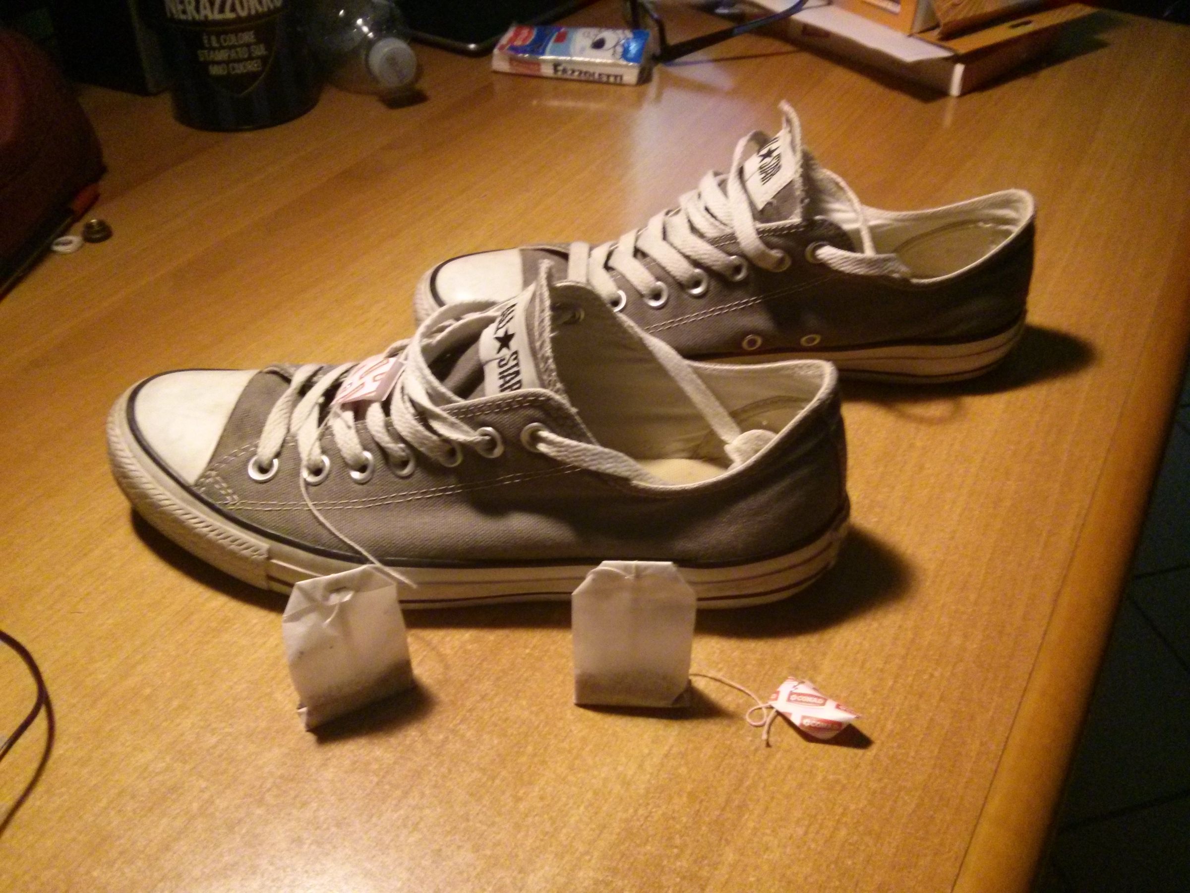 Absorb/remove SMELL of the Shoes