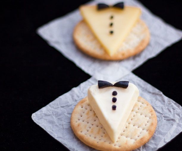 How to Make Tuxedo Cheese & Crackers