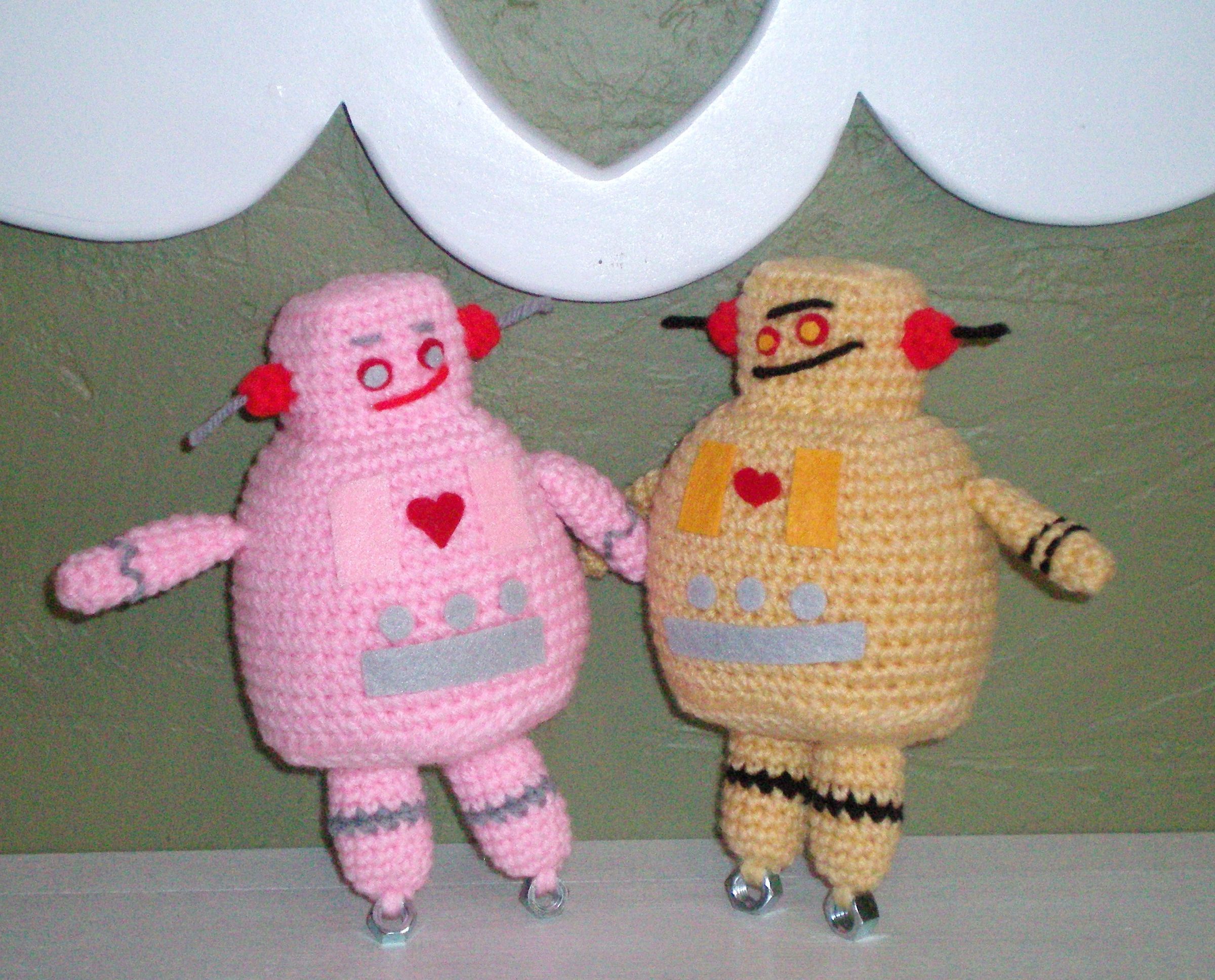 Amigurumi Instructable Robot...In Love!
