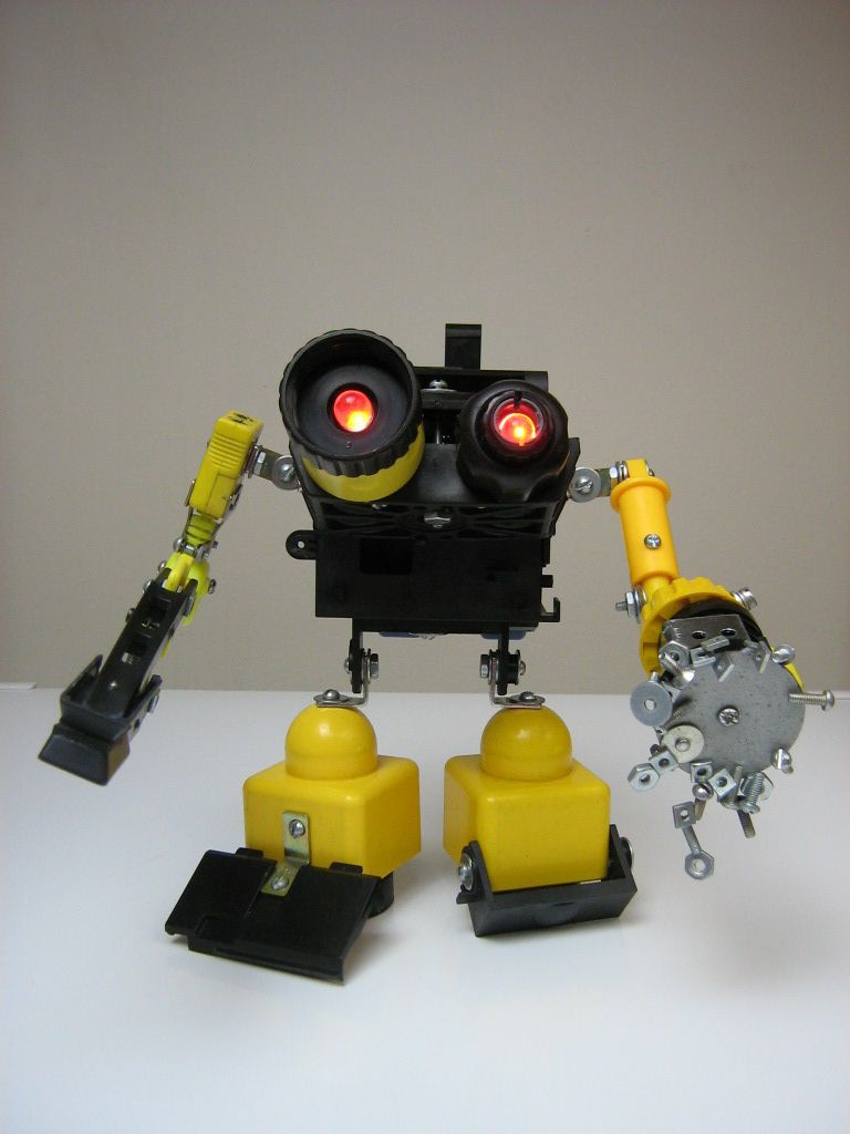 Stitch, the Desk Junkbot!