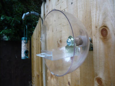 Small Simple Horizontally Mounted Squirrel Resistant/proof Bird Feeder That Requires No Specialist Tools to Make