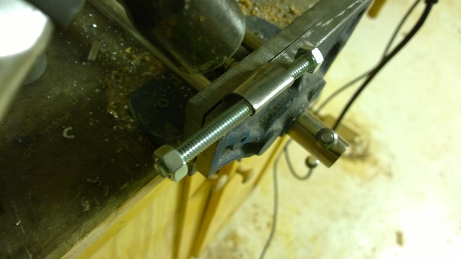 connecting bike trailer to bike