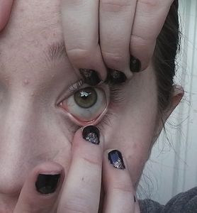 Insertion Step 4: Pull Open Your Bottom Eyelid